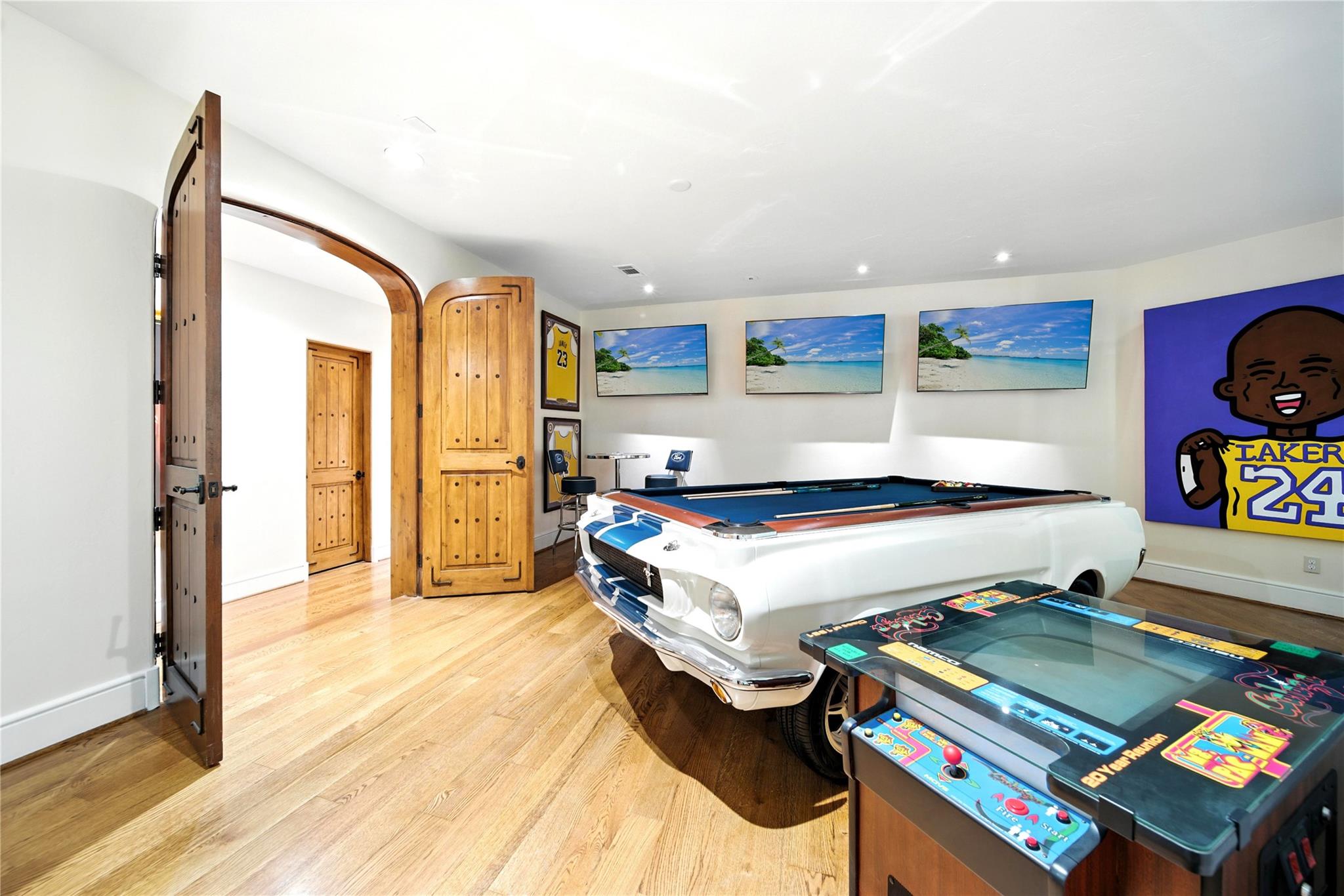 701 W Friar Tuck Lane