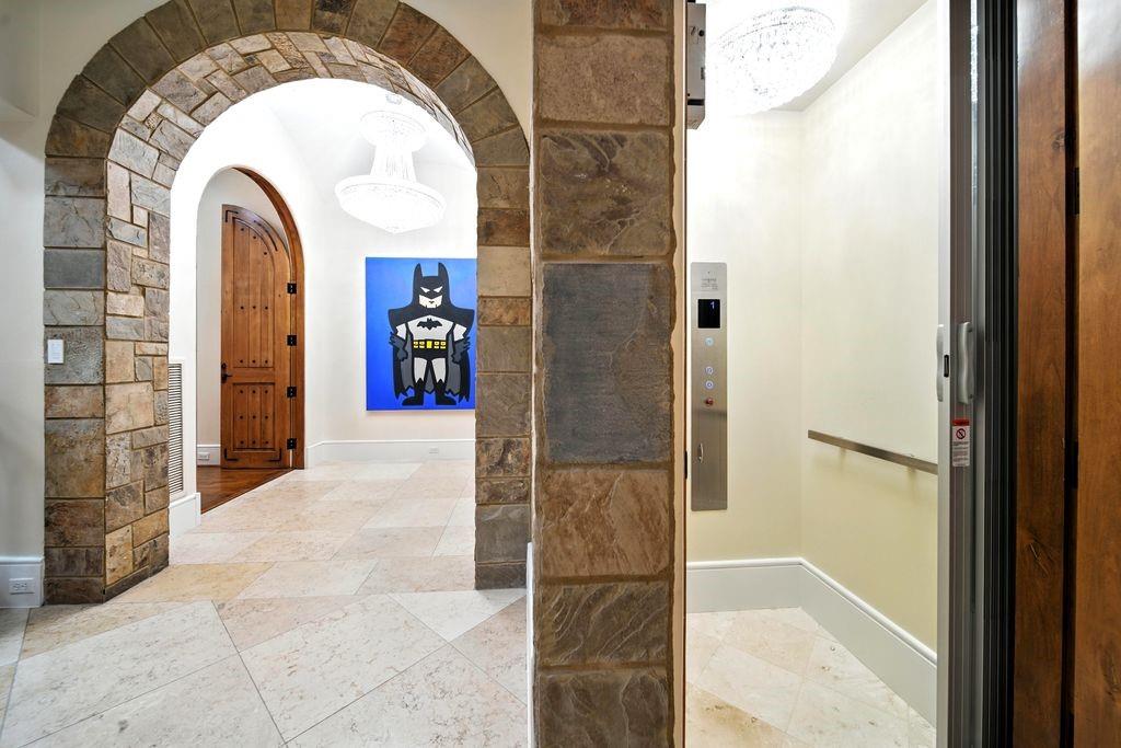 701 W Friar Tuck Lane