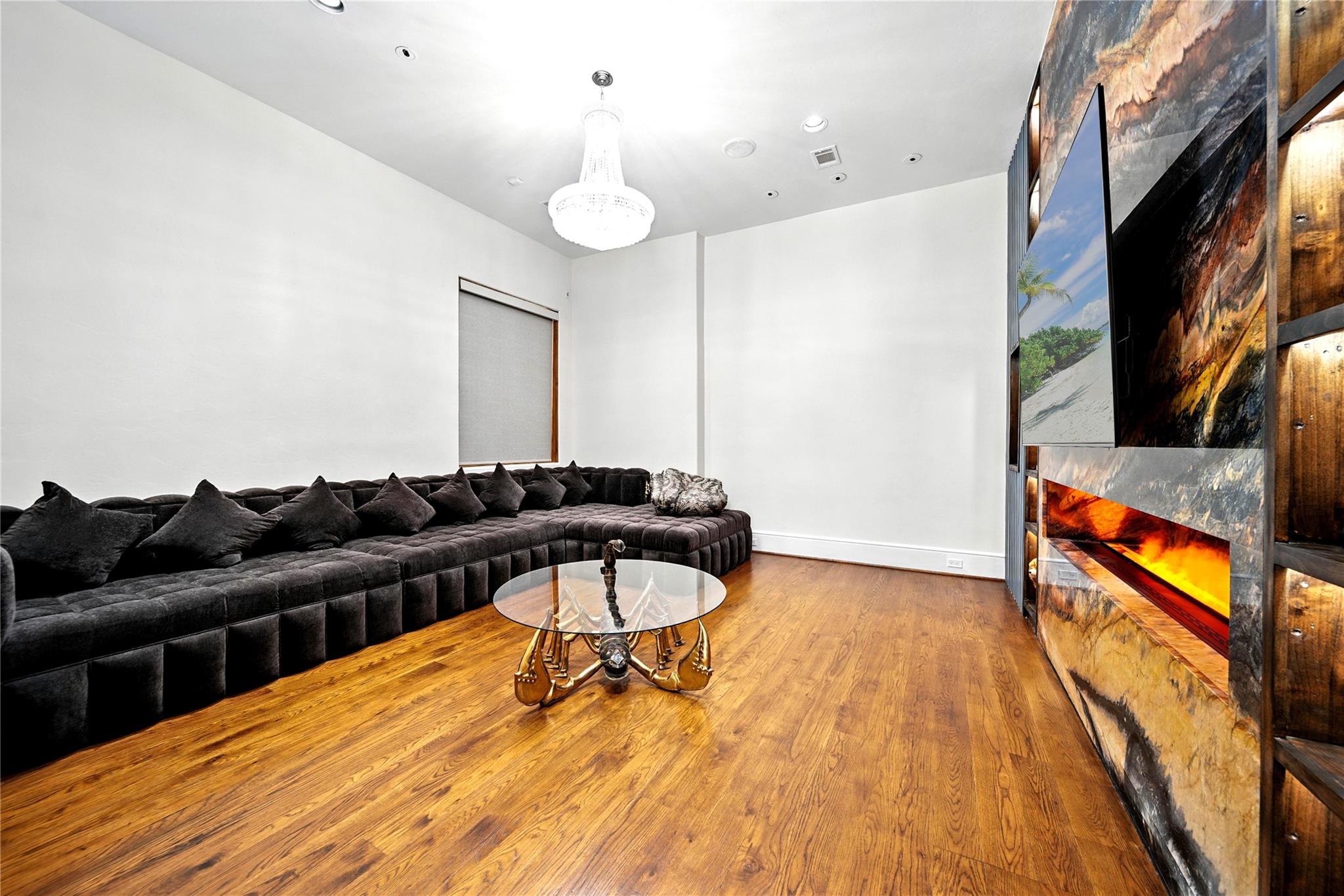 701 W Friar Tuck Lane