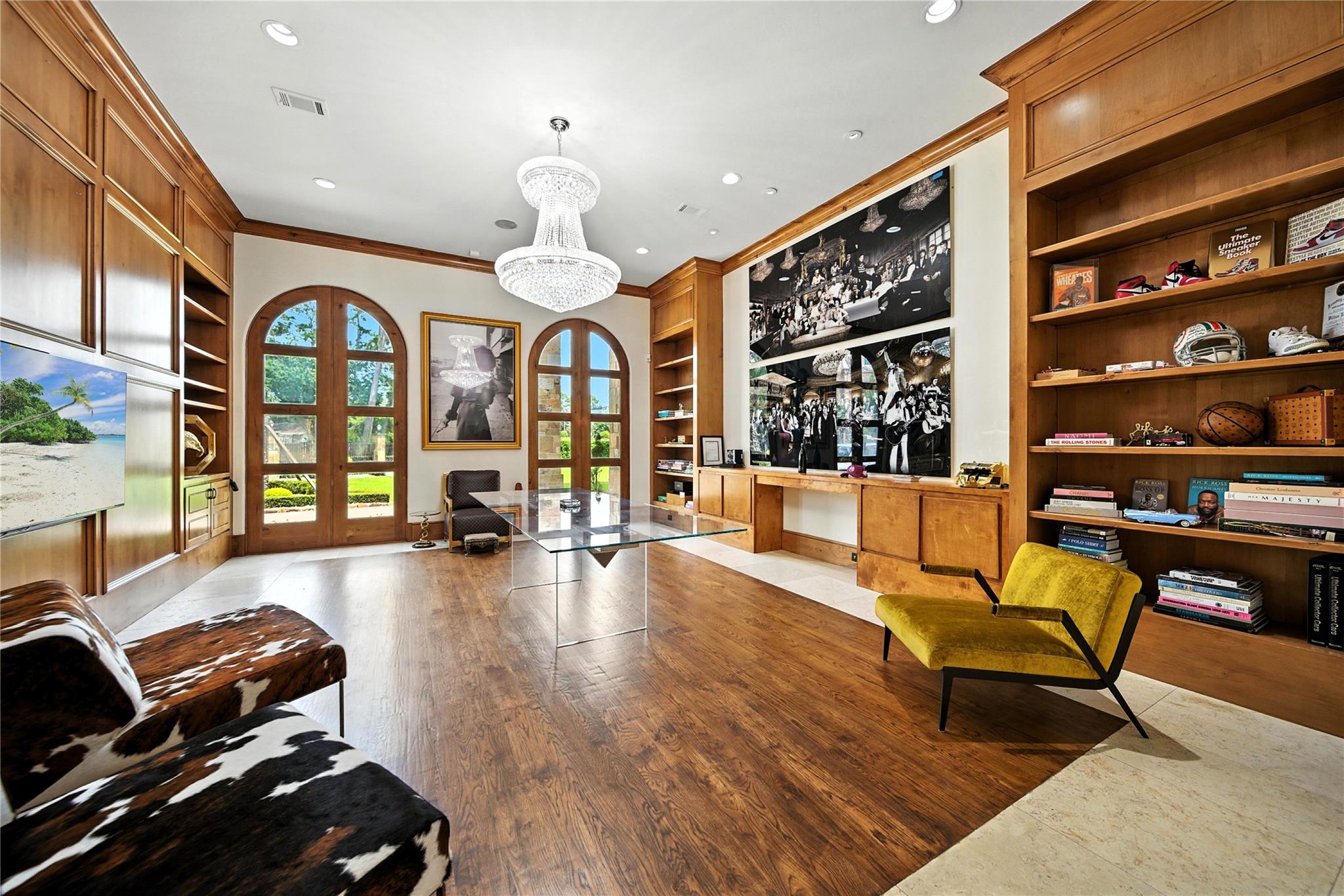 701 W Friar Tuck Lane