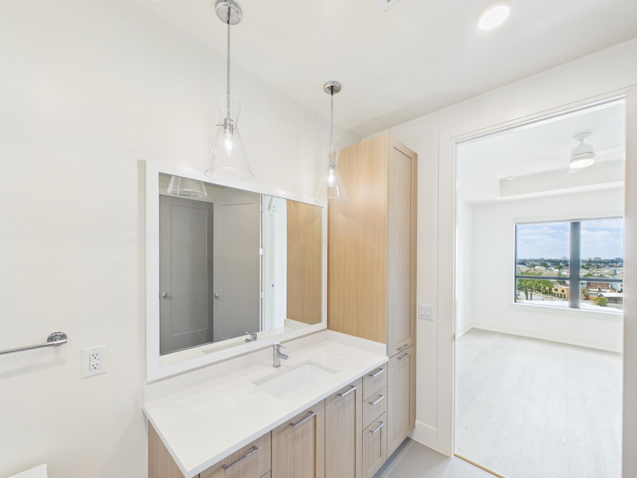 929 Westcott # 819
