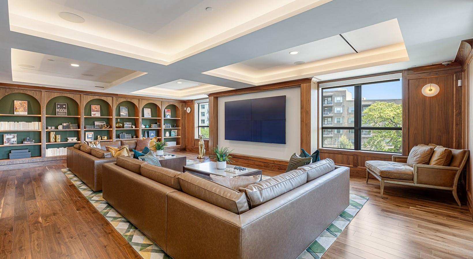 929 Westcott # 819