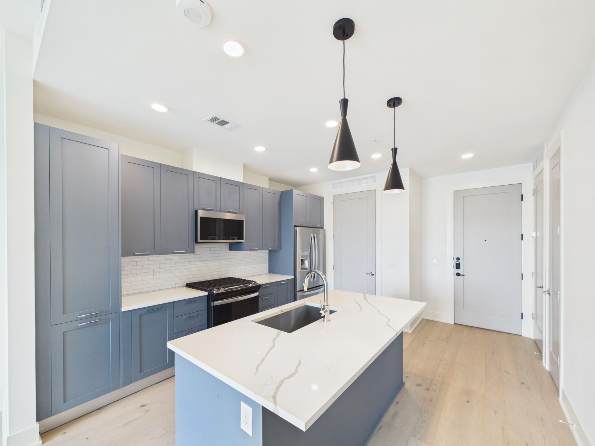 929 Westcott # 819