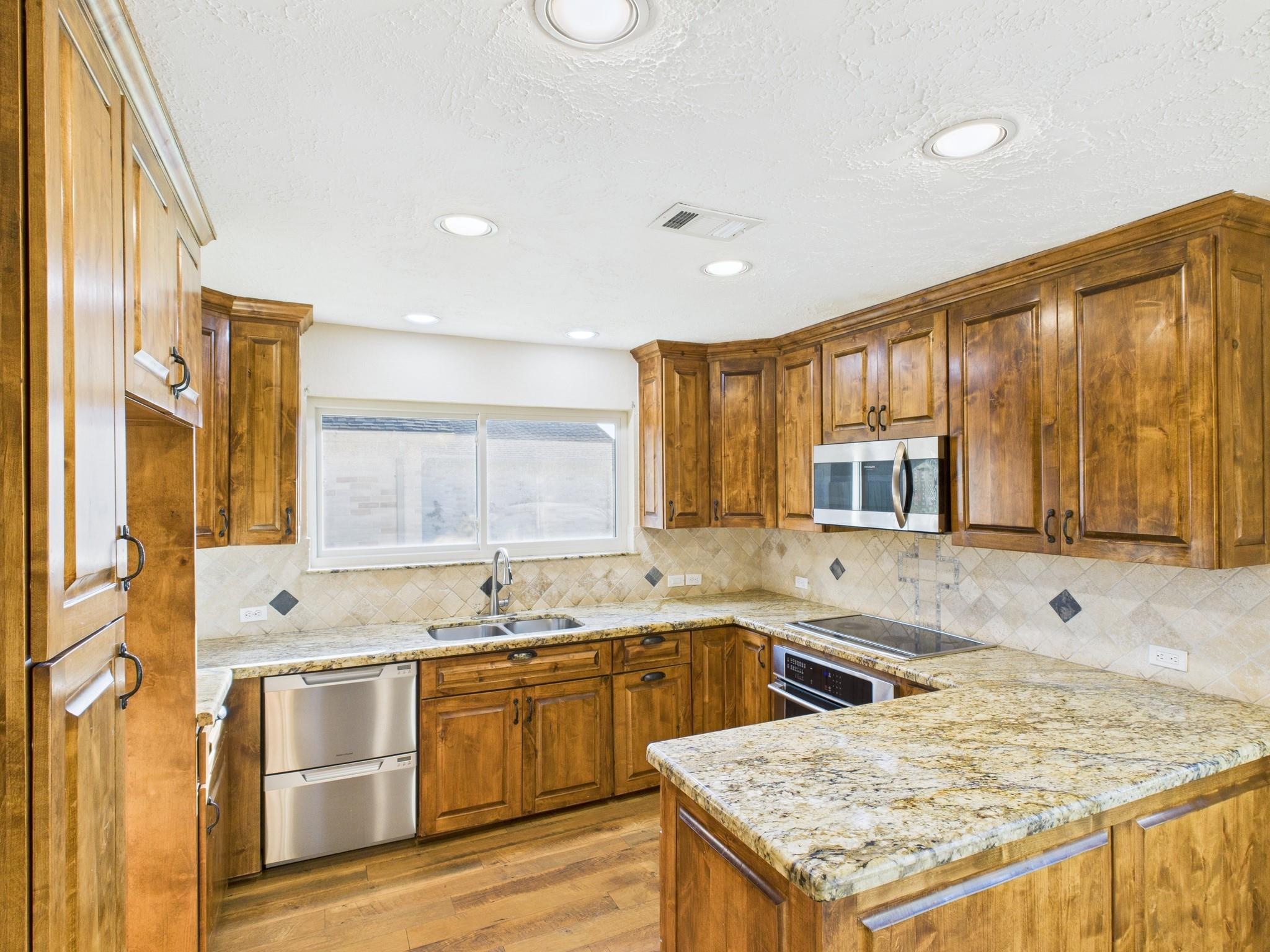 10107 Hollow Canyon Dr, Sugar Land