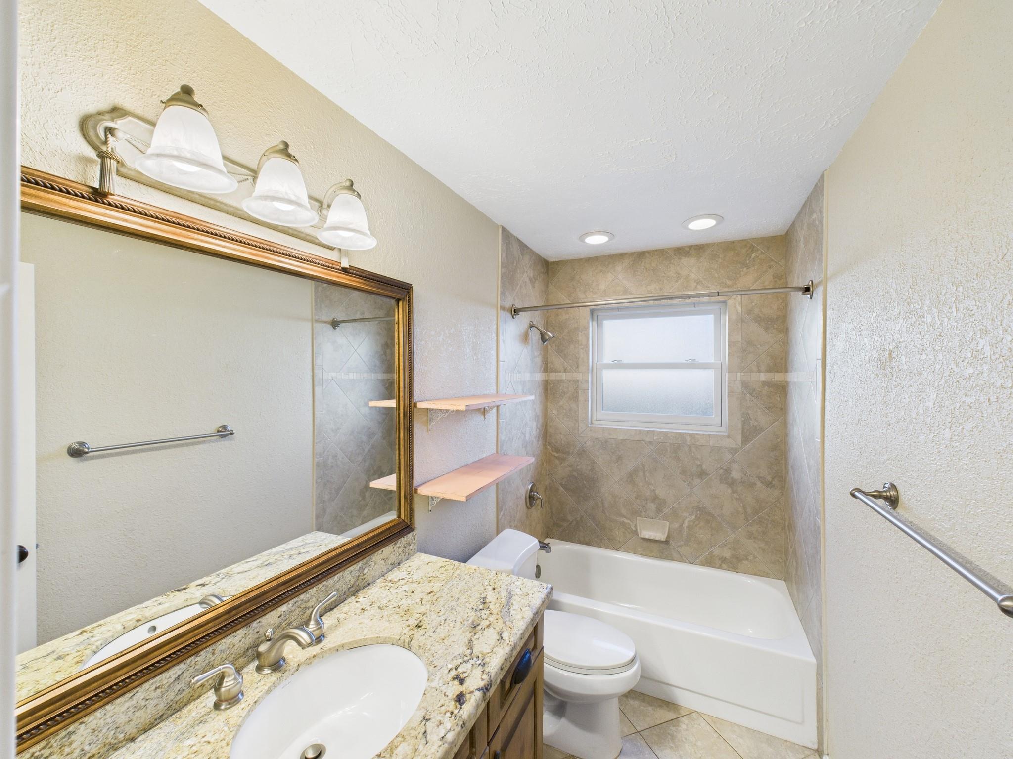 10107 Hollow Canyon Dr, Sugar Land