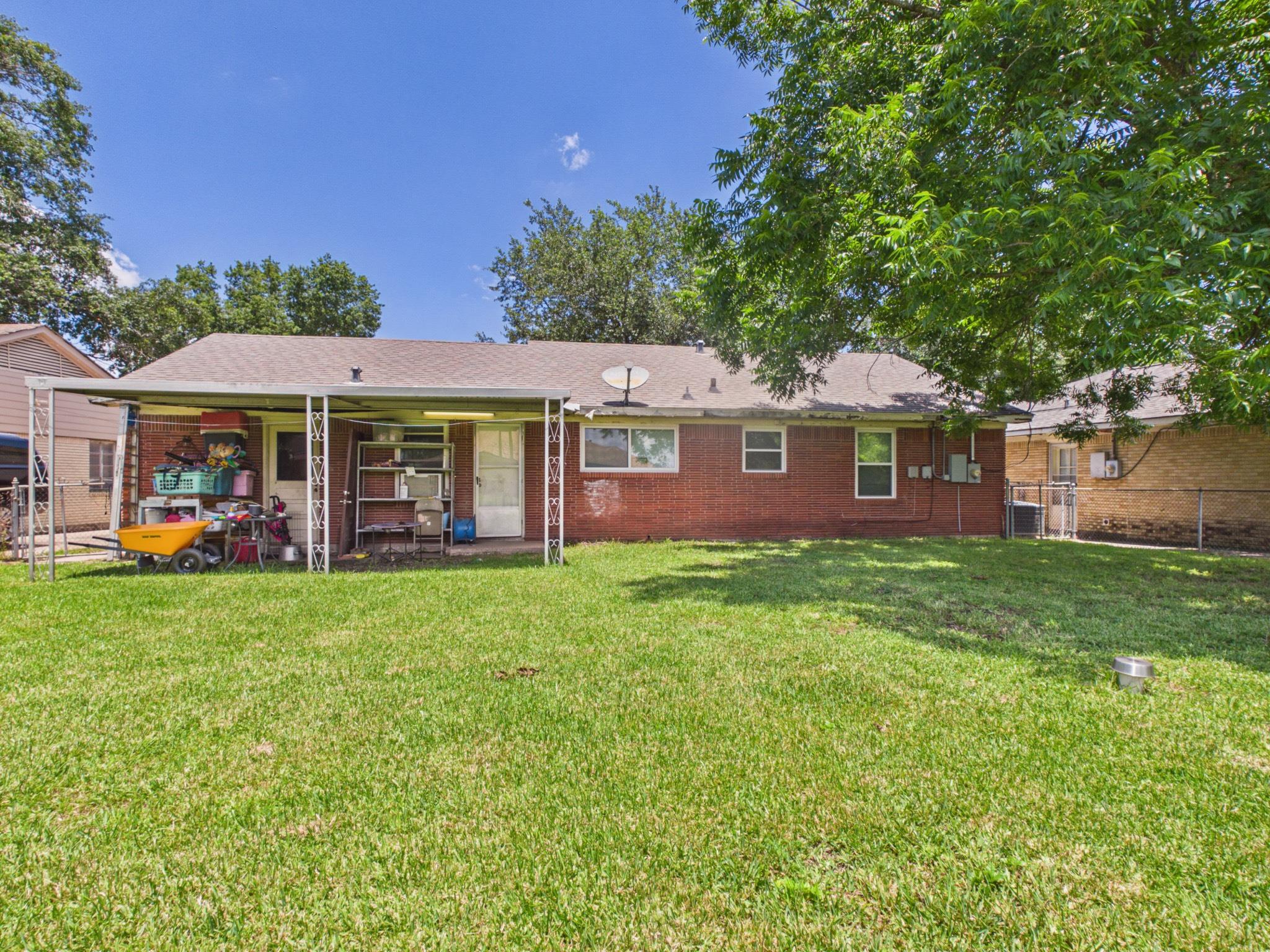 113 W Riverwood Drive