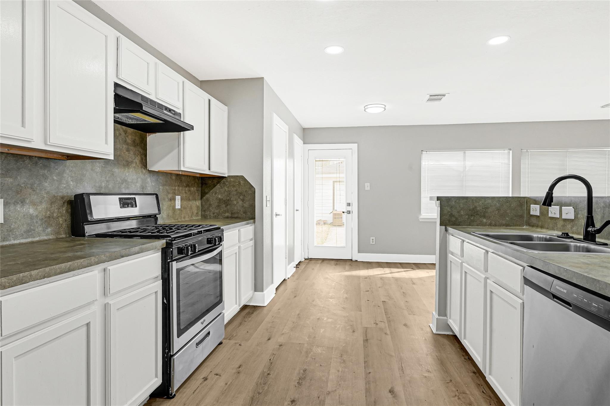 1023 Grassy View Drive, Houston