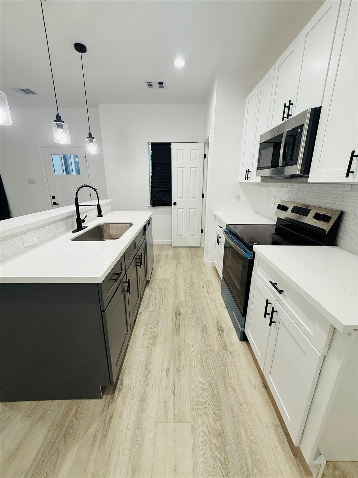 5214 5214 Rue St # B Unit: A B