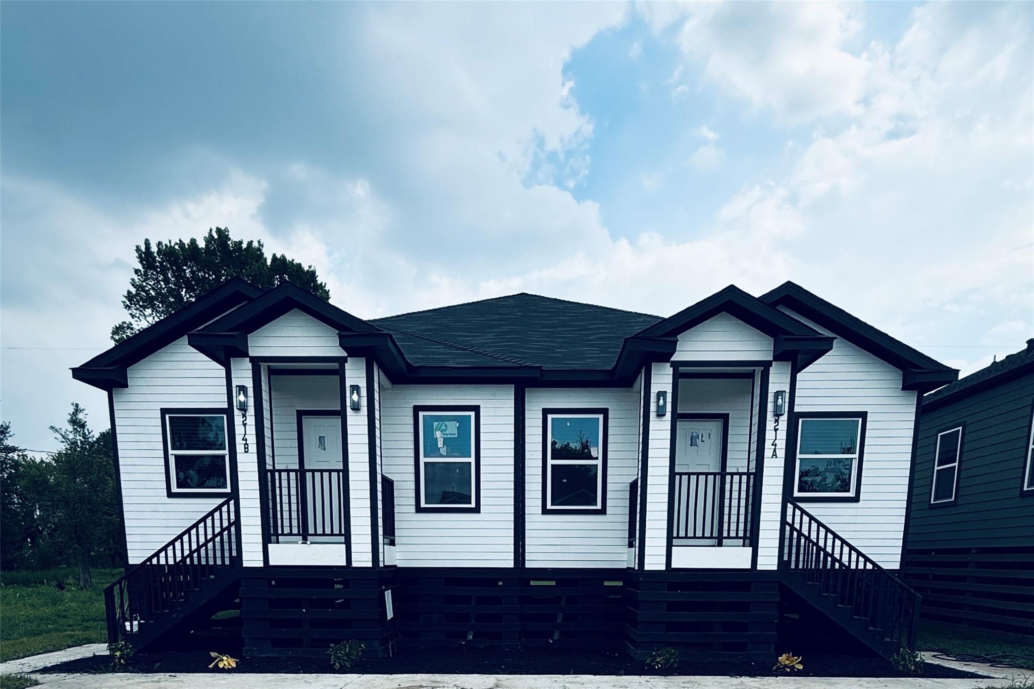 5214 5214 Rue St # B Unit: A B