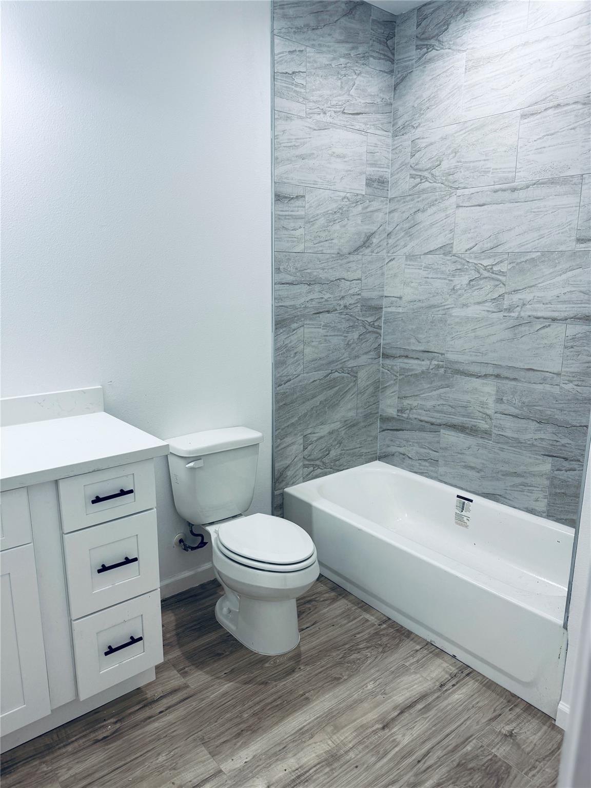 5214 5214 Rue St # B Unit: A B