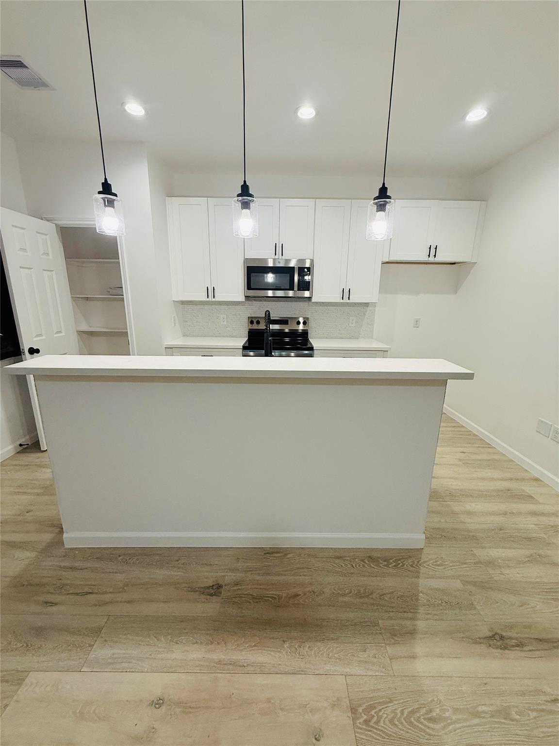 5214 5214 Rue St # B Unit: A B