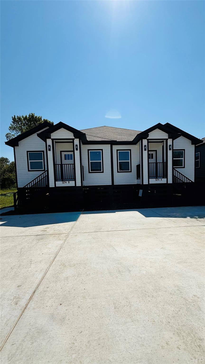 5214 5214 Rue St # B Unit: A B