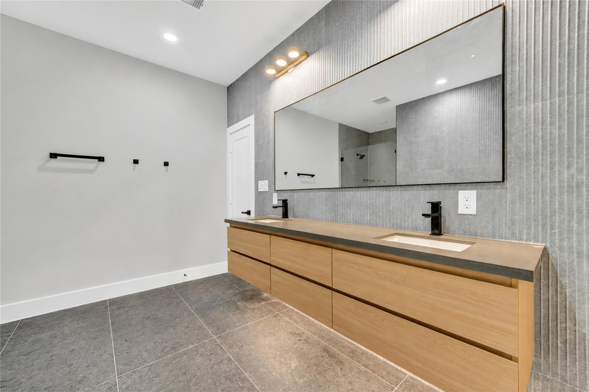 7827 Brandon Street Unit: A/B