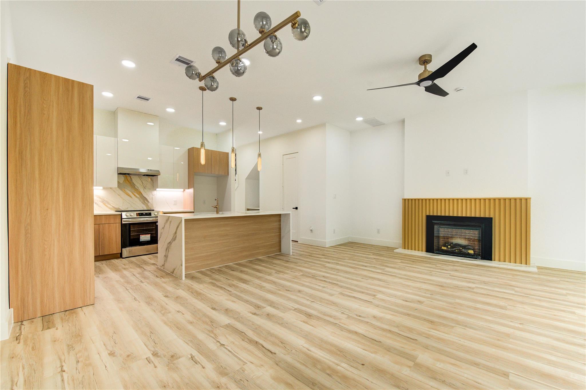 7827 Brandon Street Unit: A/B