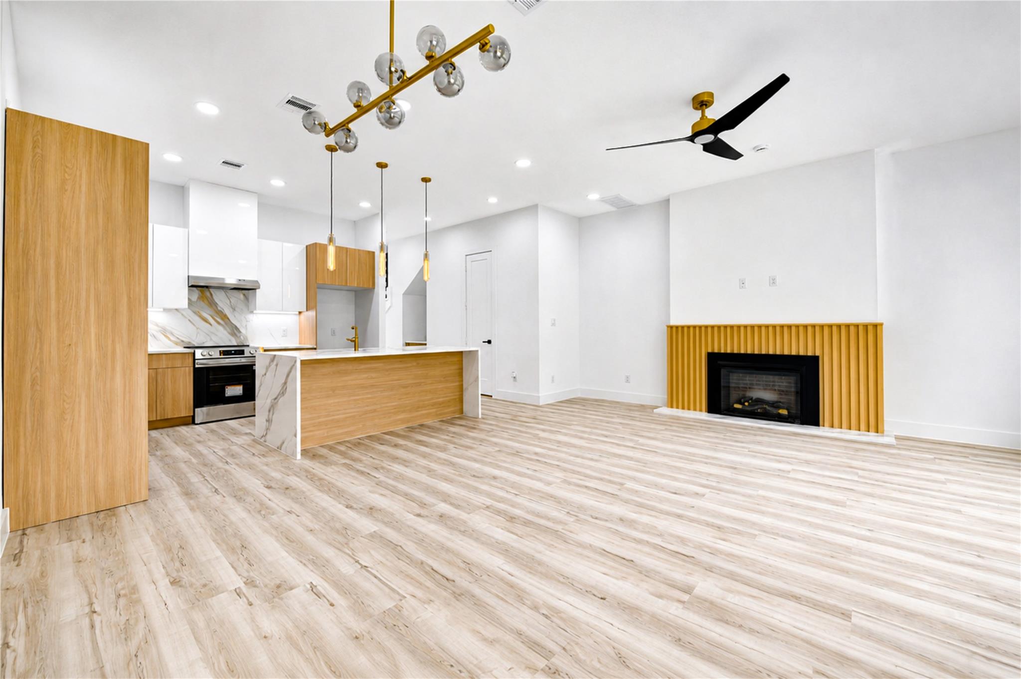 7827 Brandon Street Unit: A/B