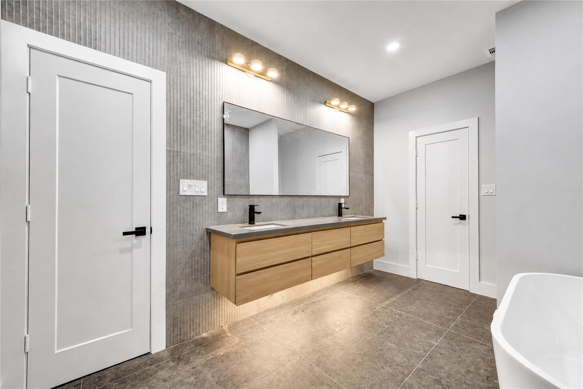 7827 Brandon Street Unit: A/B