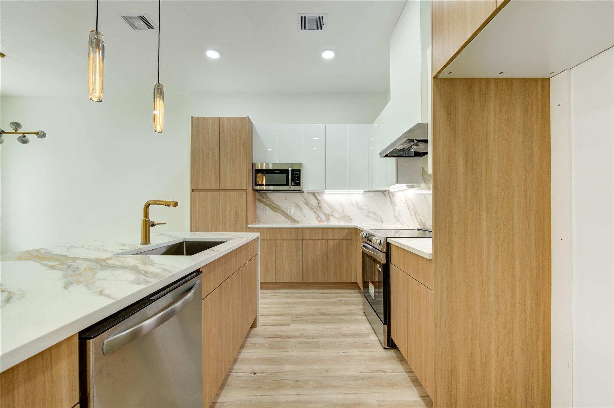 7827 Brandon Street Unit: A/B
