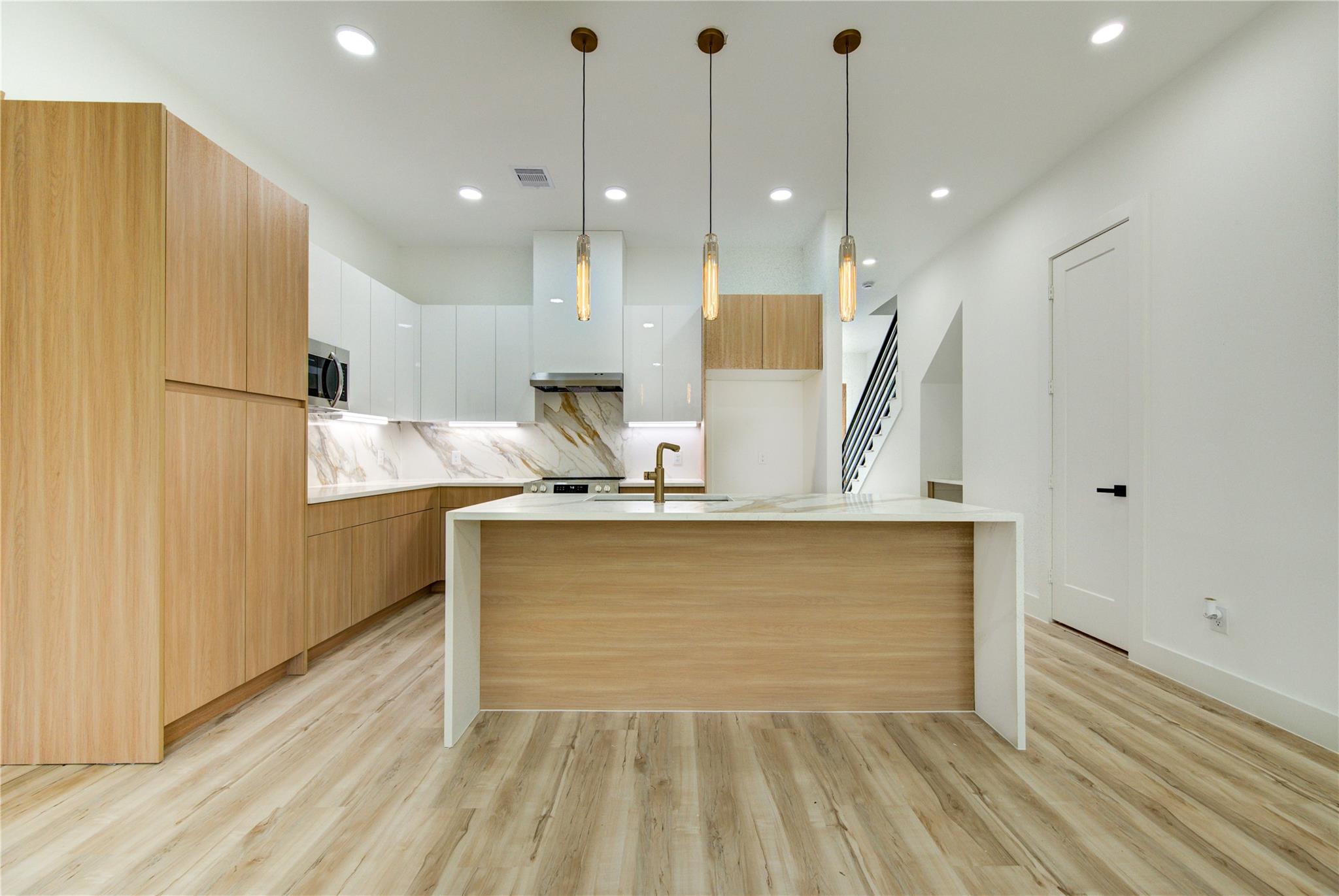 7827 Brandon Street Unit: A/B