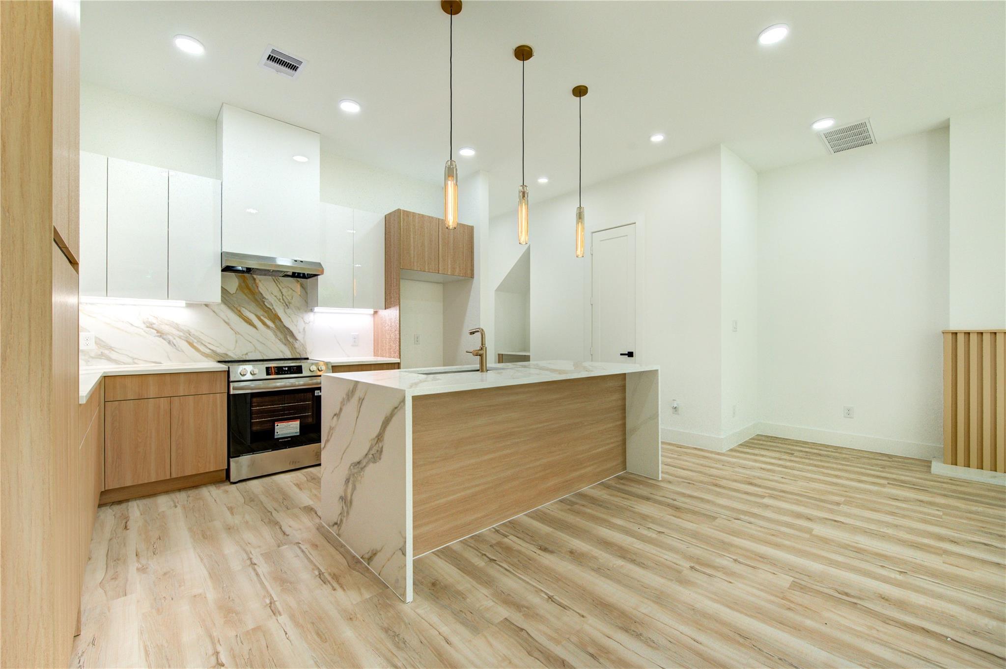 7827 Brandon Street Unit: A/B