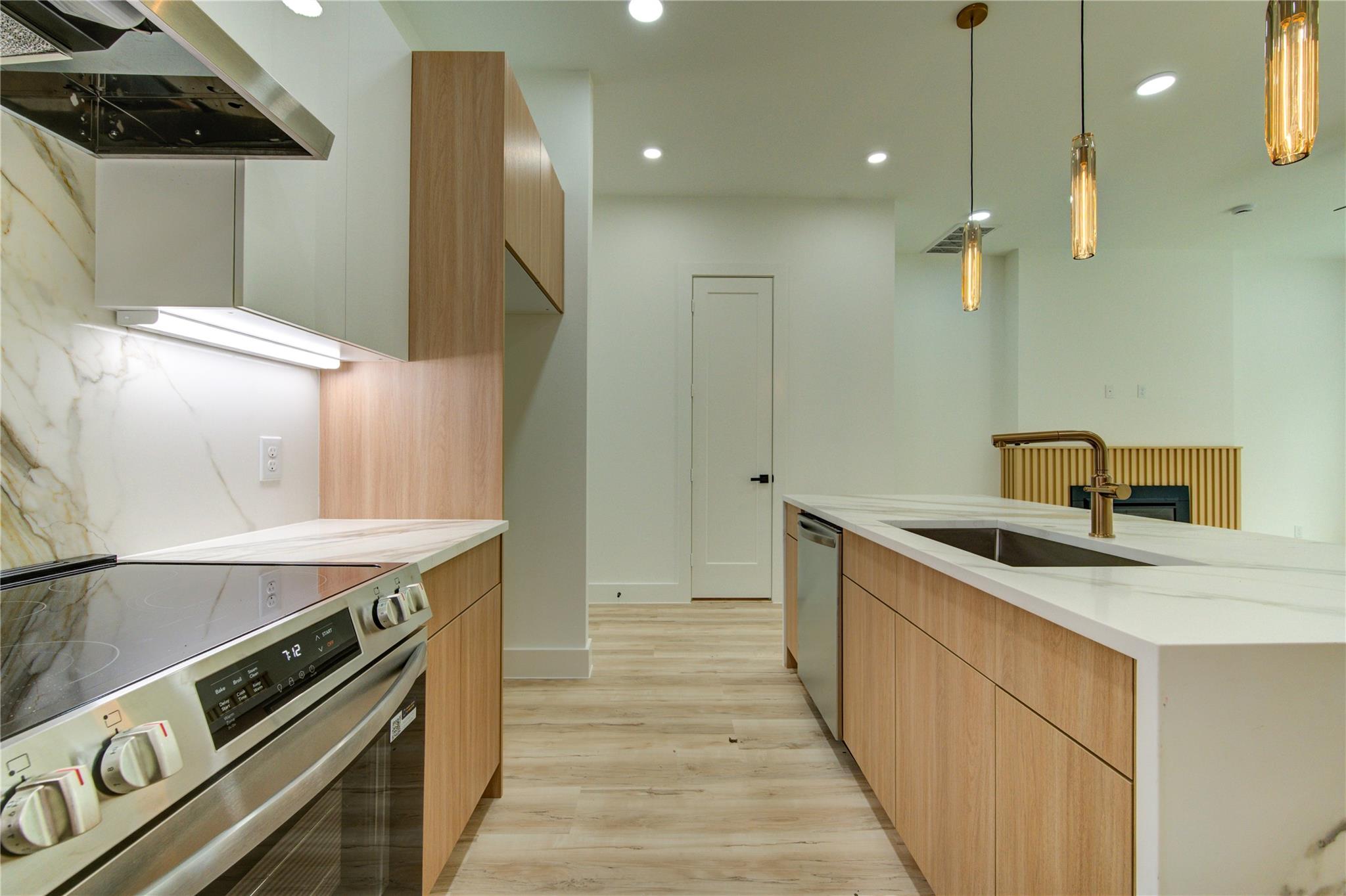 7827 Brandon Street Unit: A/B
