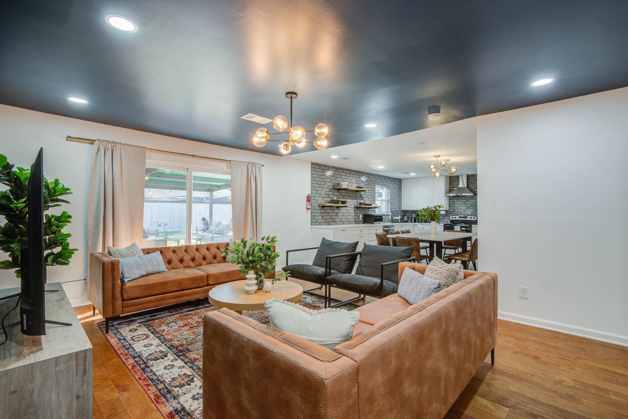 9515 Meadowglen Lane