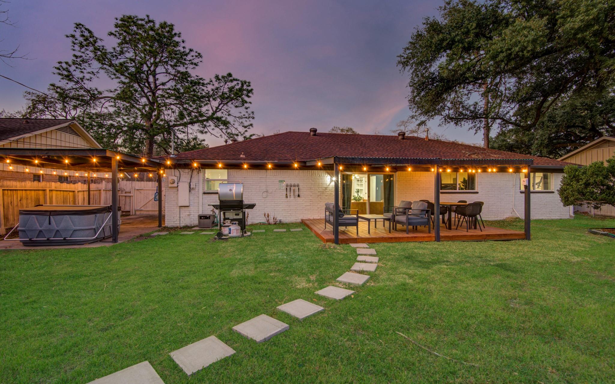 9515 Meadowglen Lane