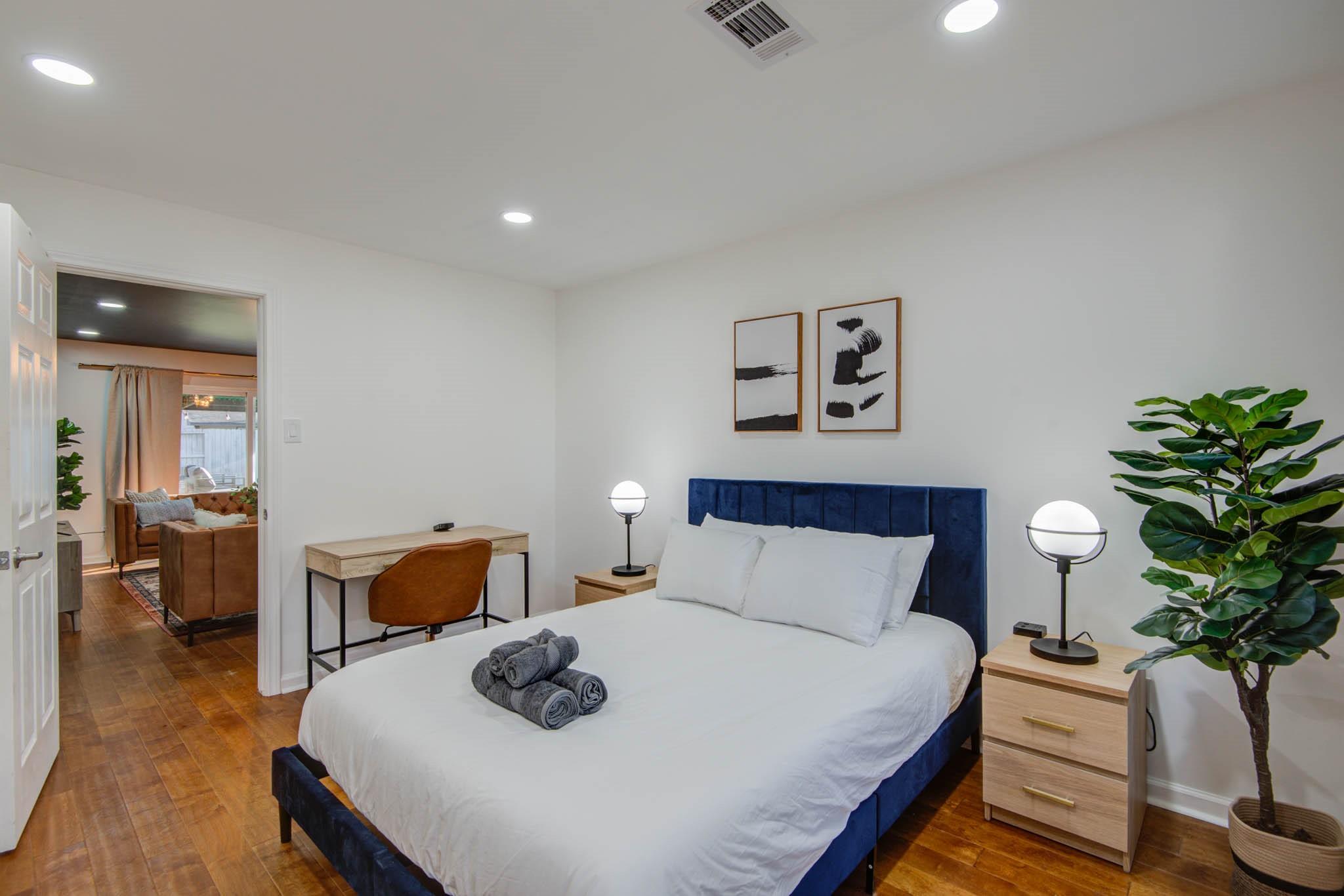 9515 Meadowglen Lane