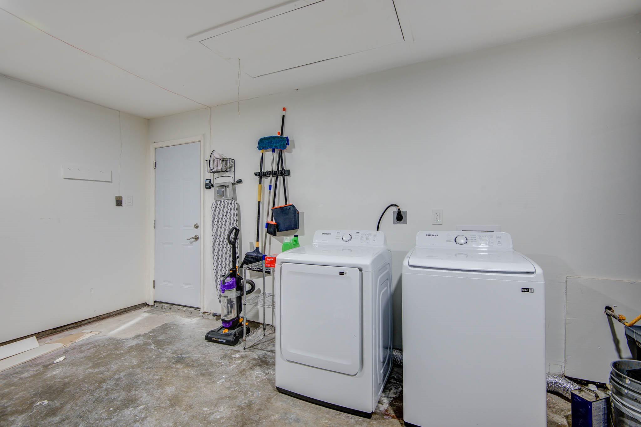 9515 Meadowglen Lane