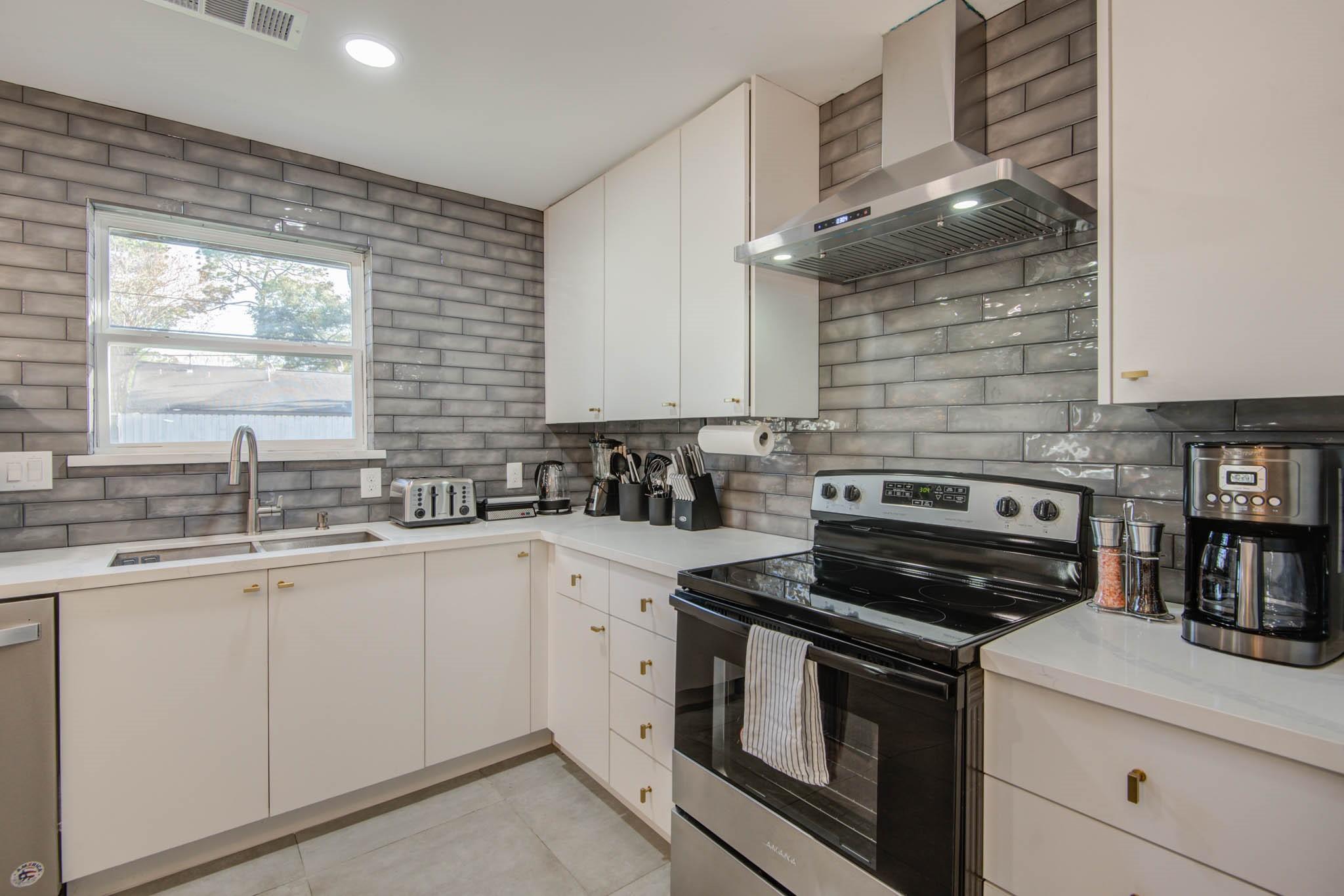 9515 Meadowglen Lane