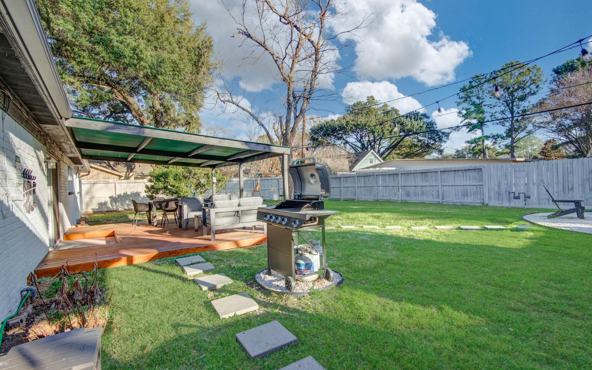 9515 Meadowglen Lane