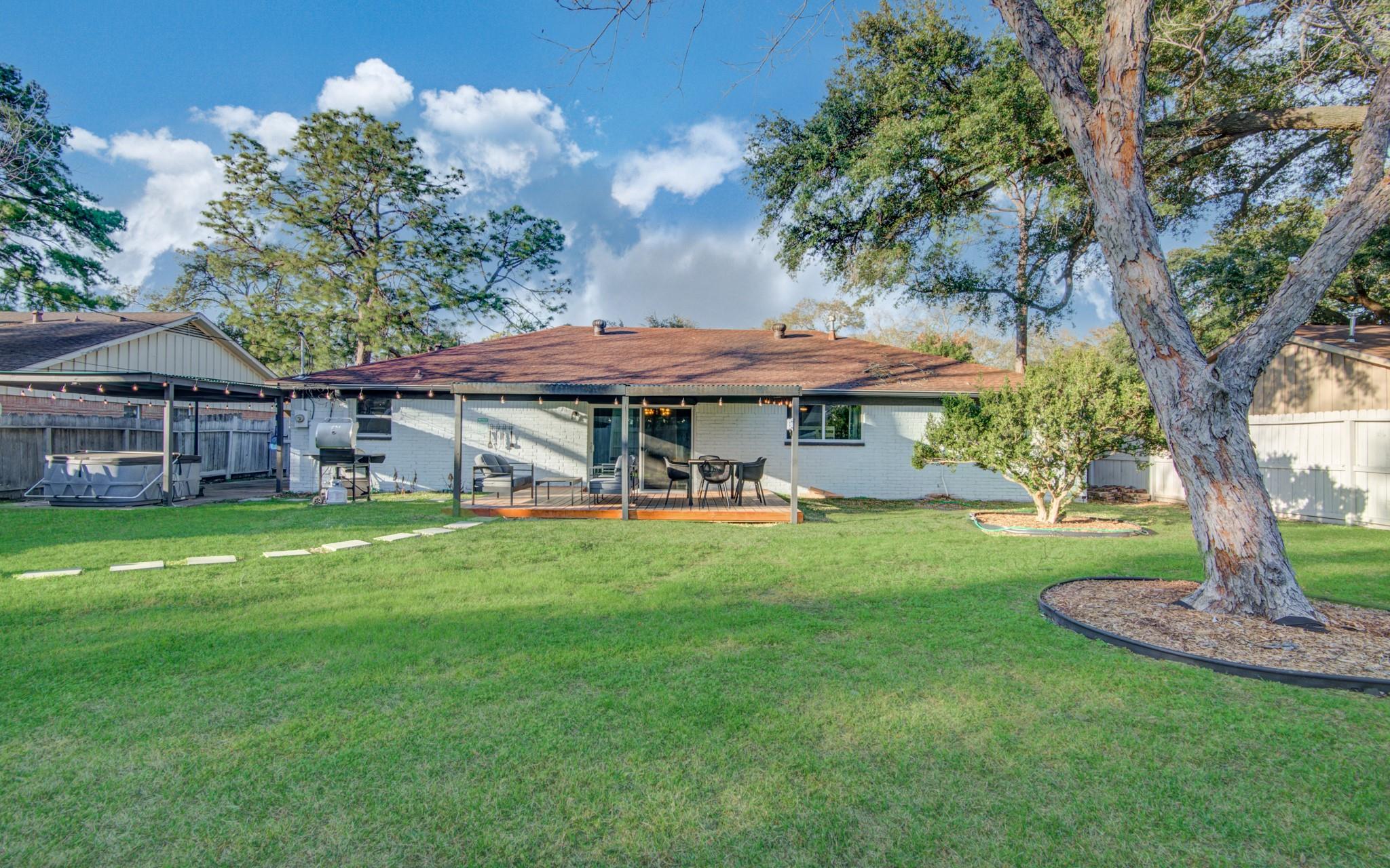 9515 Meadowglen Lane