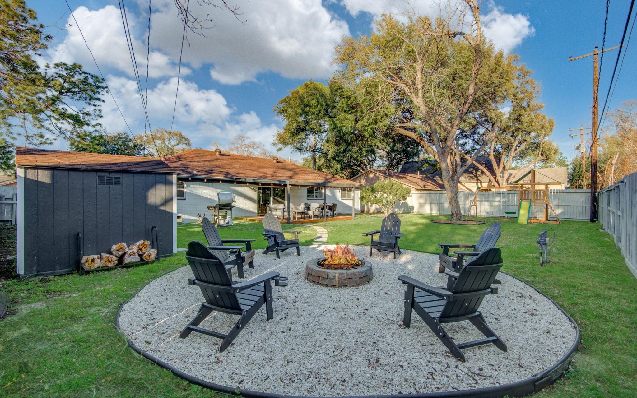 9515 Meadowglen Lane