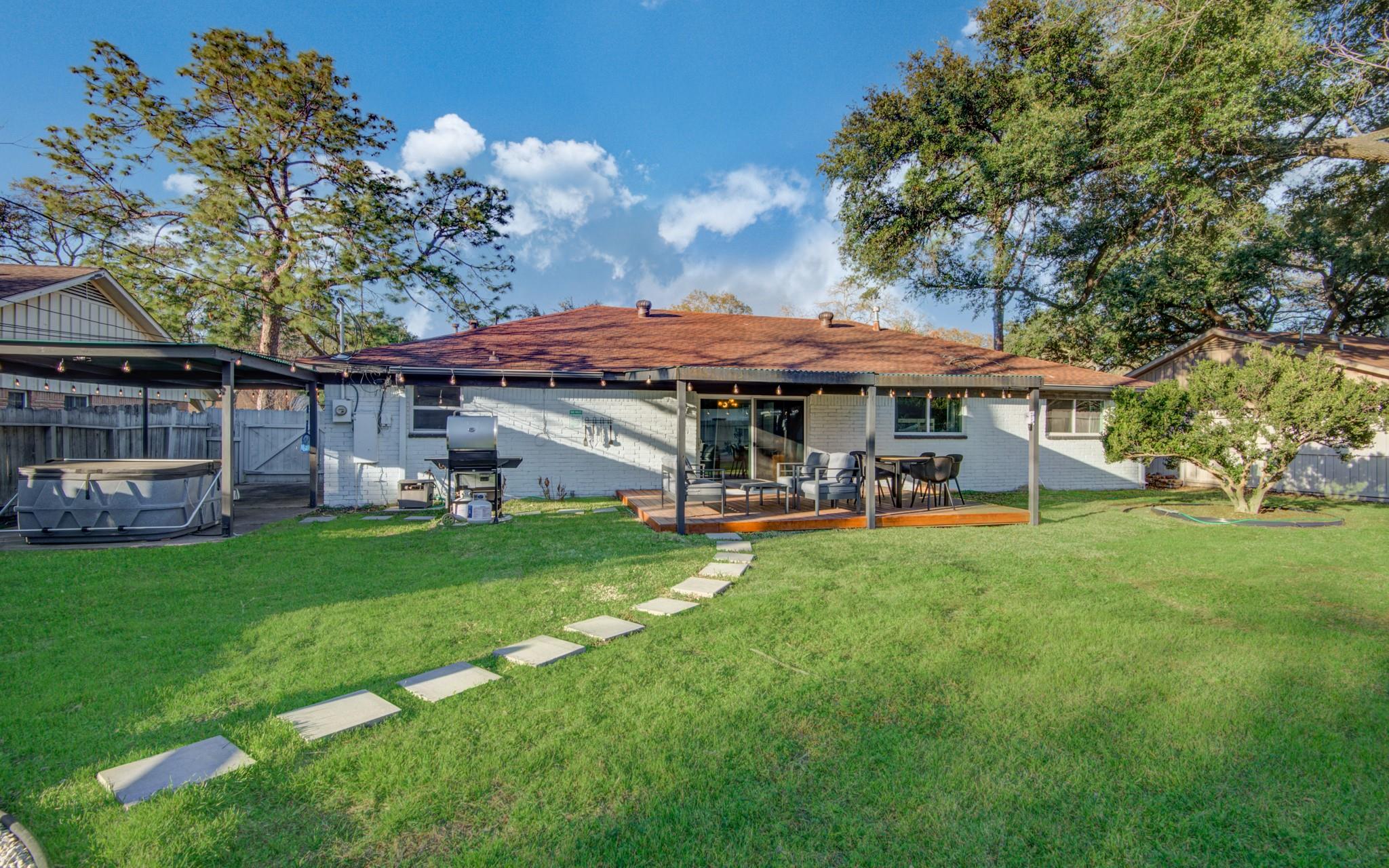 9515 Meadowglen Lane