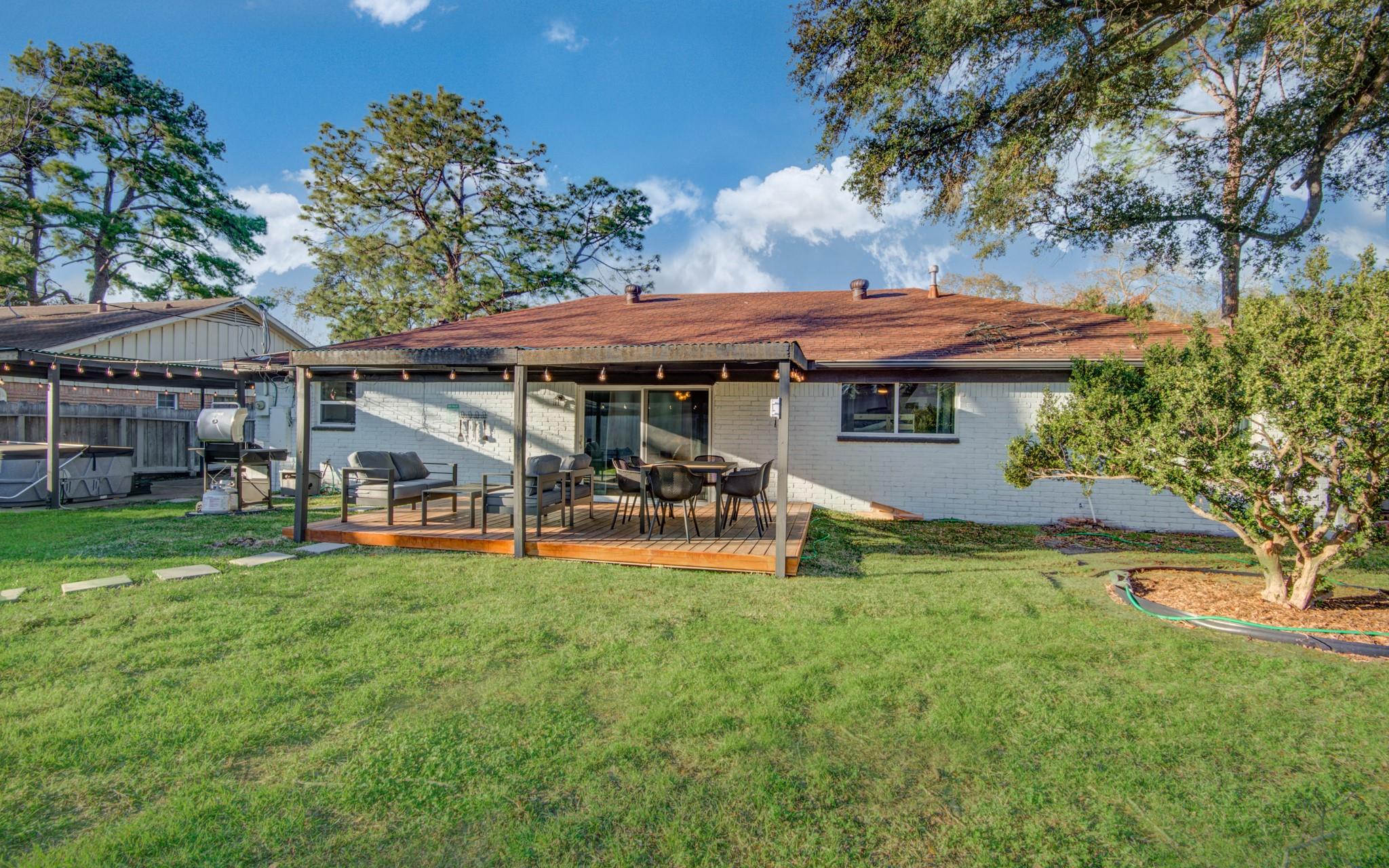 9515 Meadowglen Lane