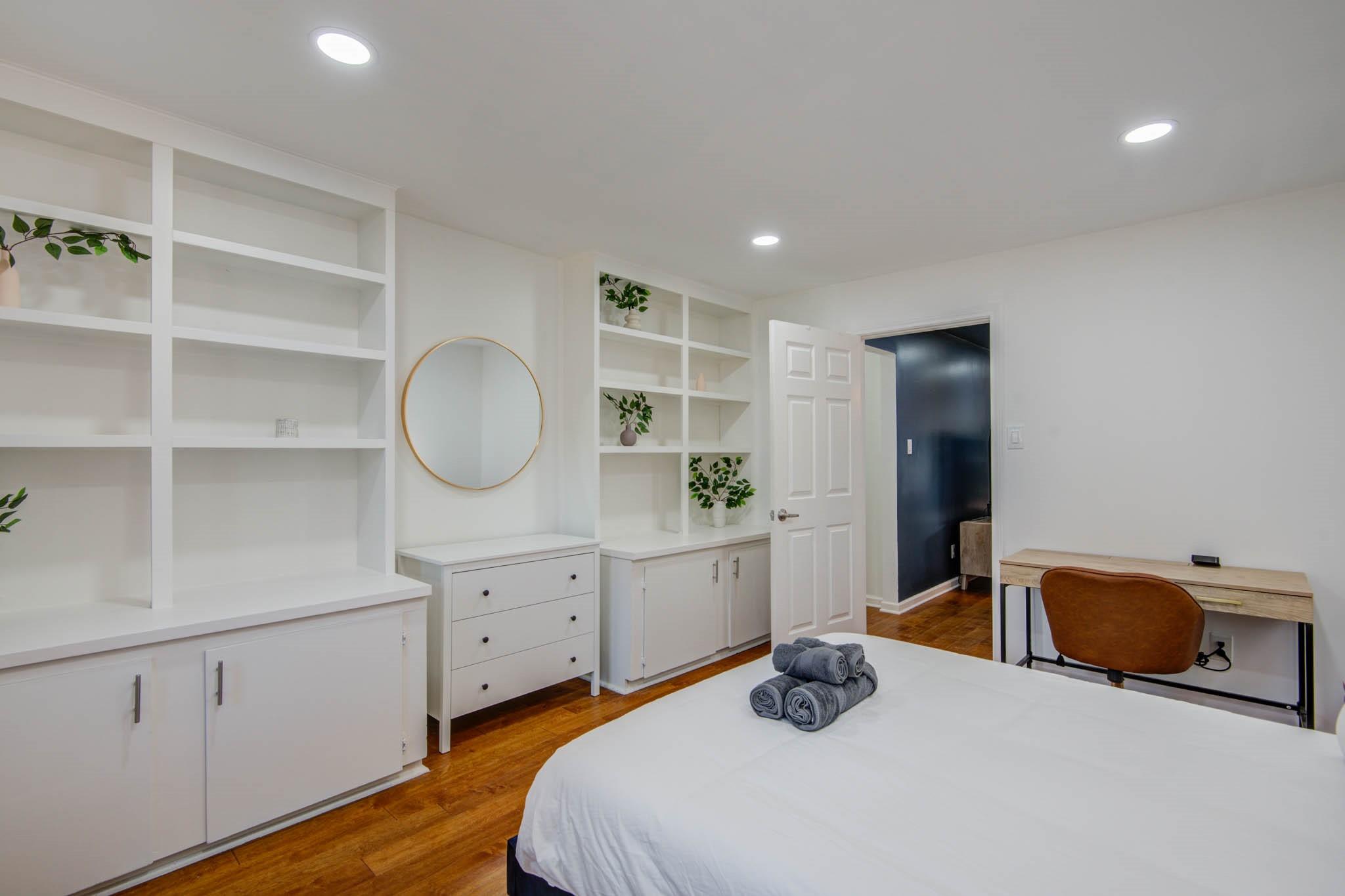 9515 Meadowglen Lane