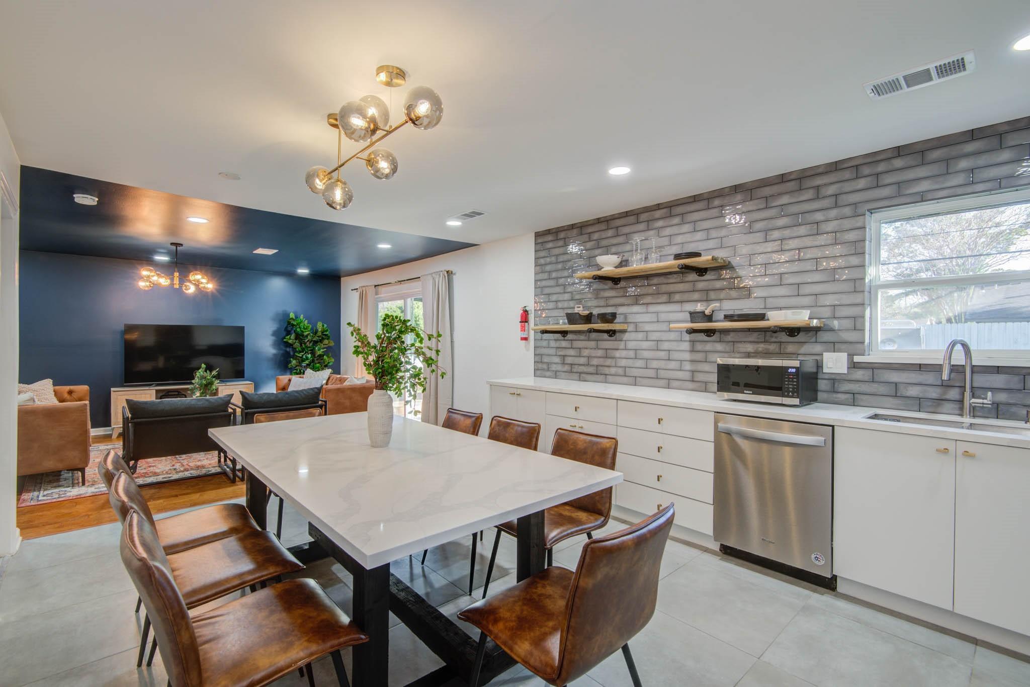 9515 Meadowglen Lane