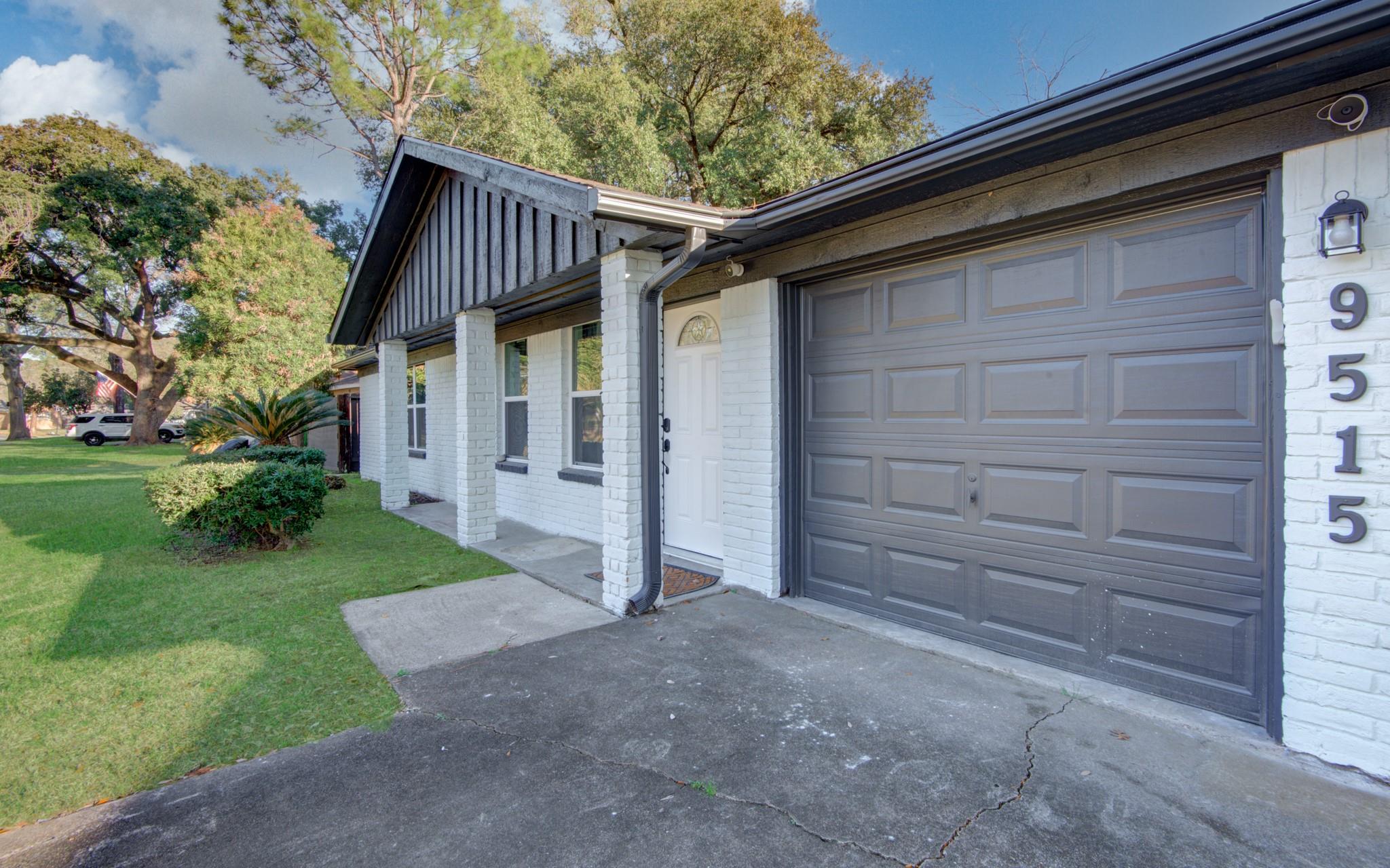 9515 Meadowglen Lane