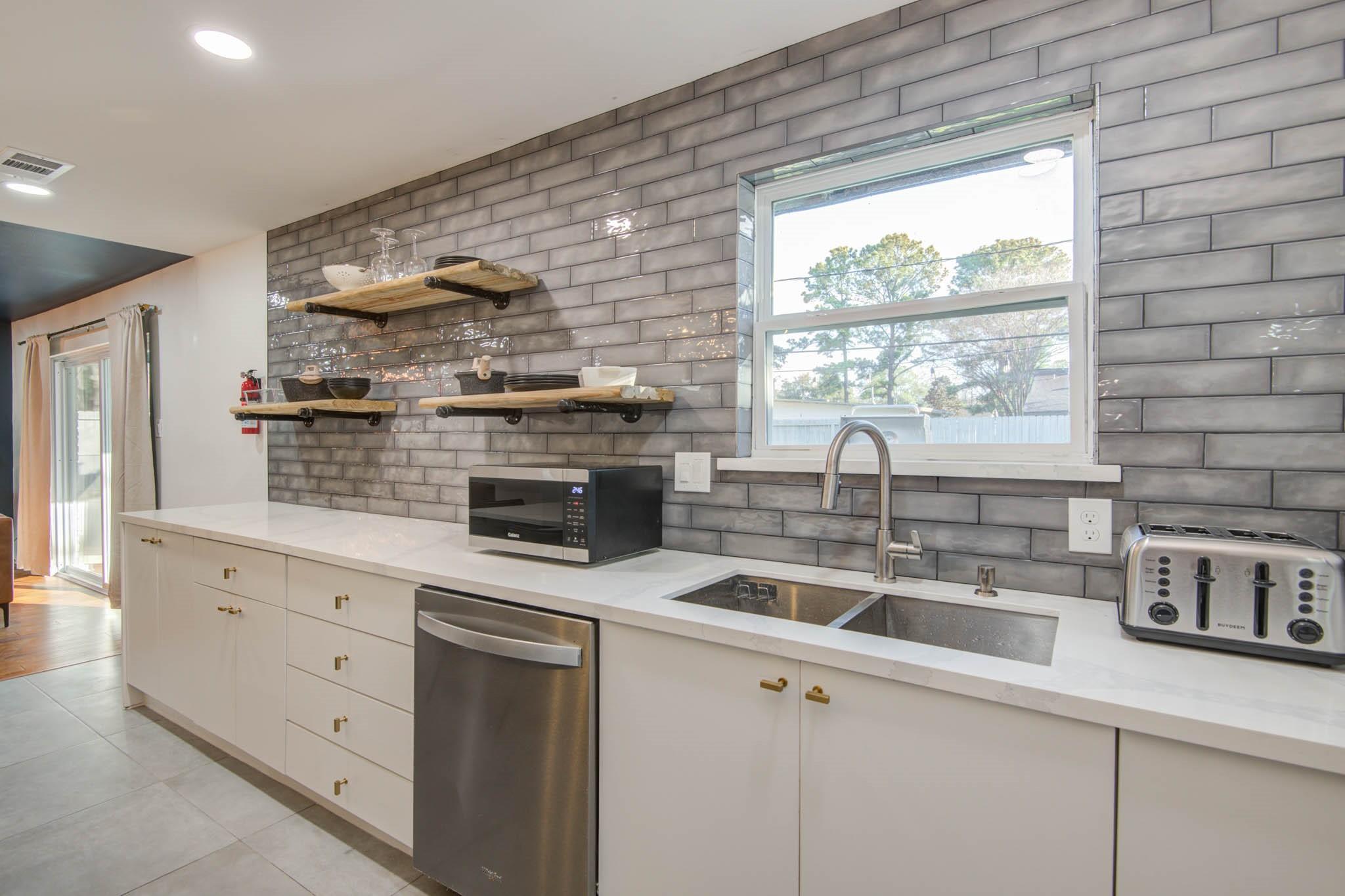 9515 Meadowglen Lane