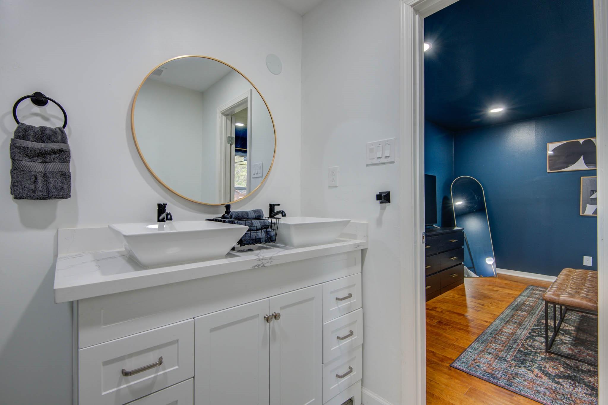 9515 Meadowglen Lane