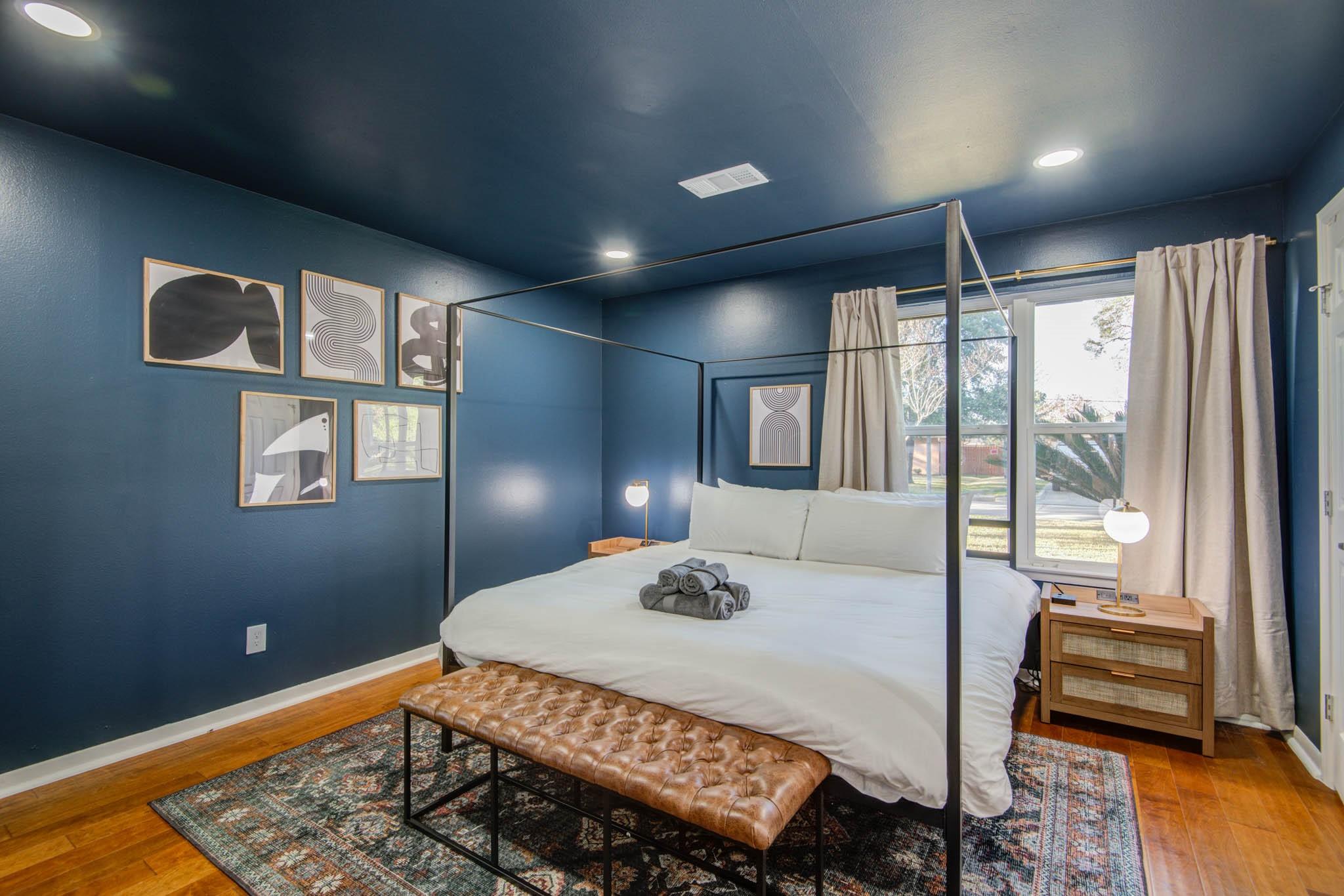 9515 Meadowglen Lane