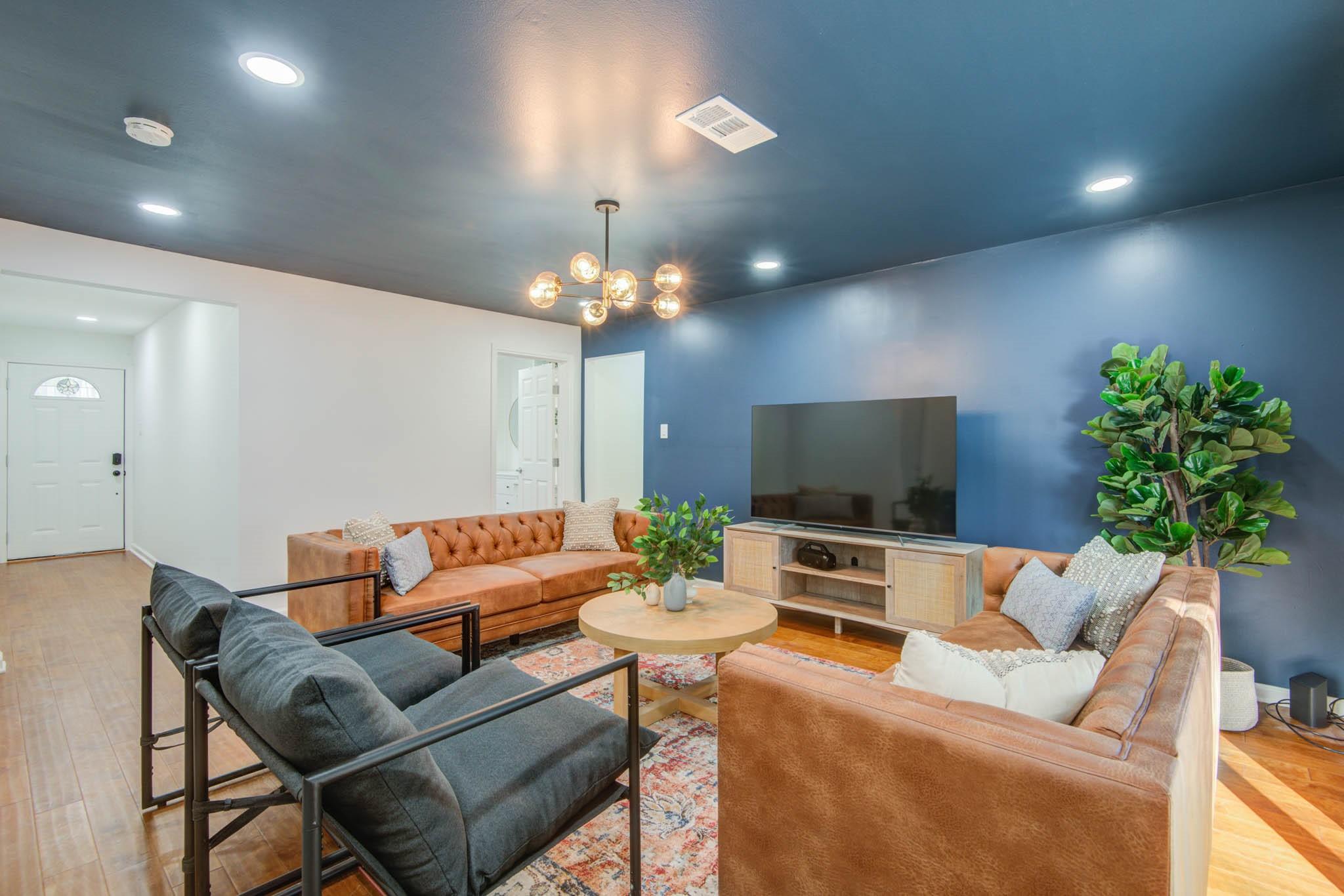 9515 Meadowglen Lane