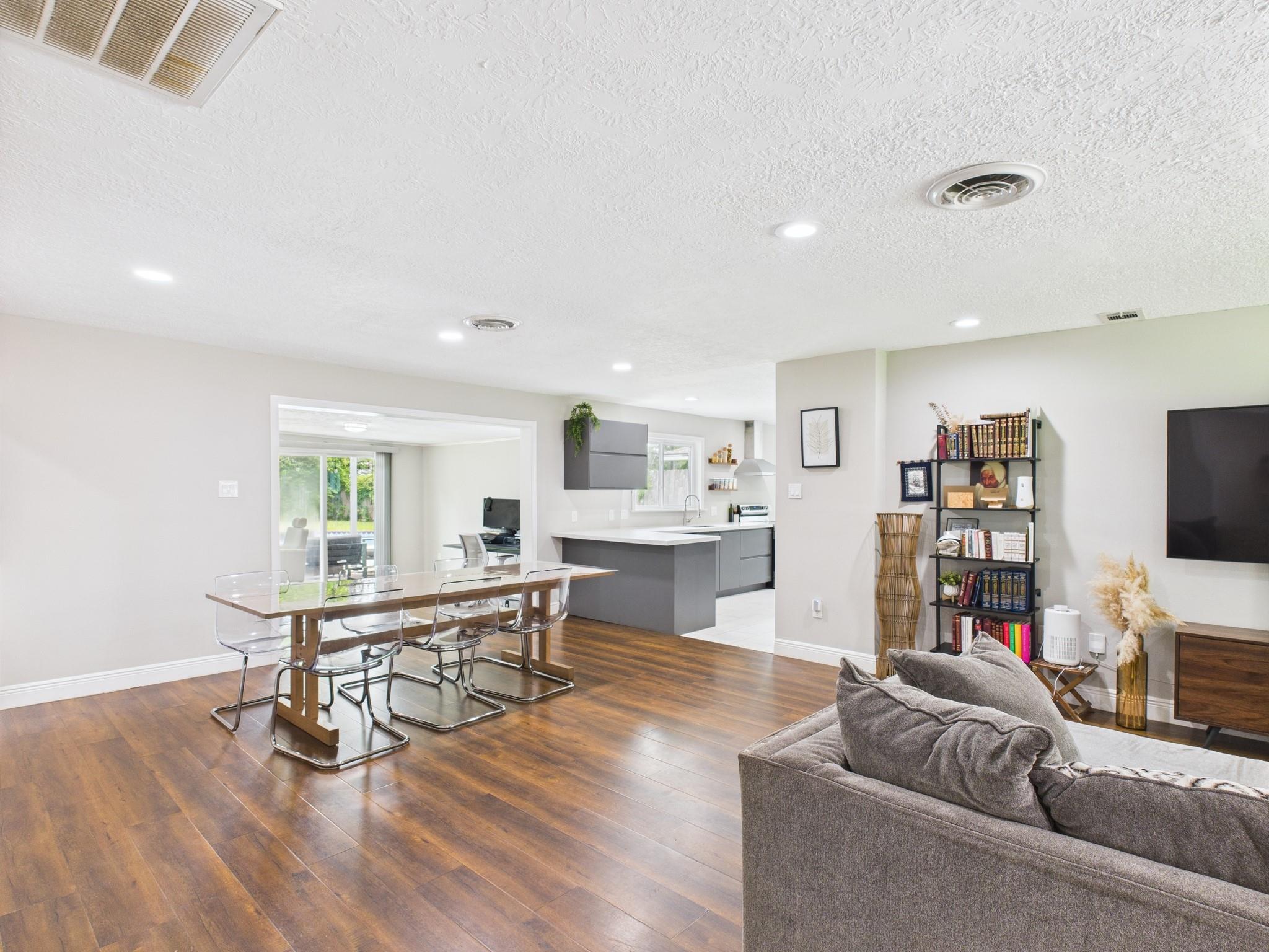 9202 Bintliff Drive, Houston