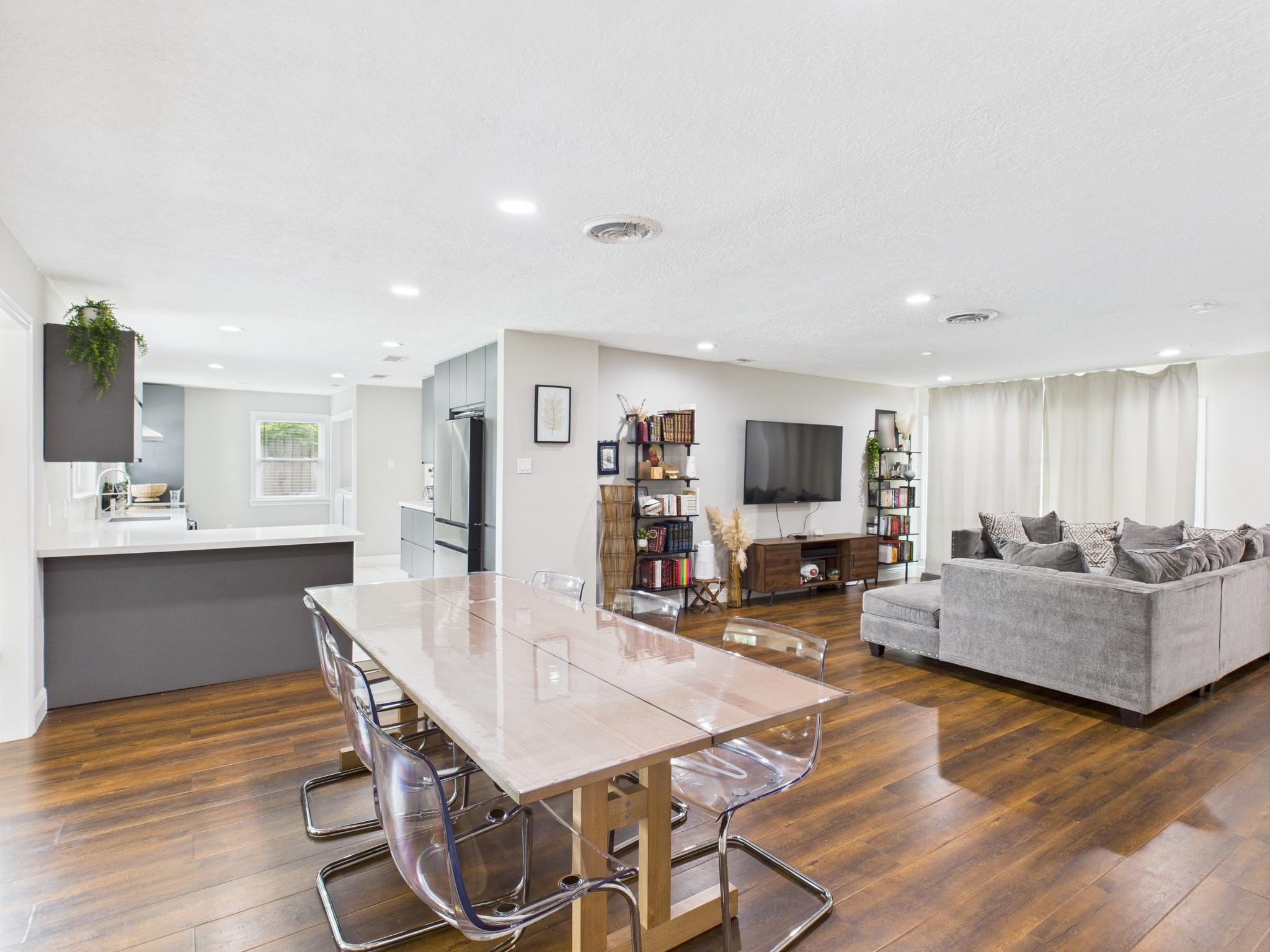 9202 Bintliff Drive, Houston