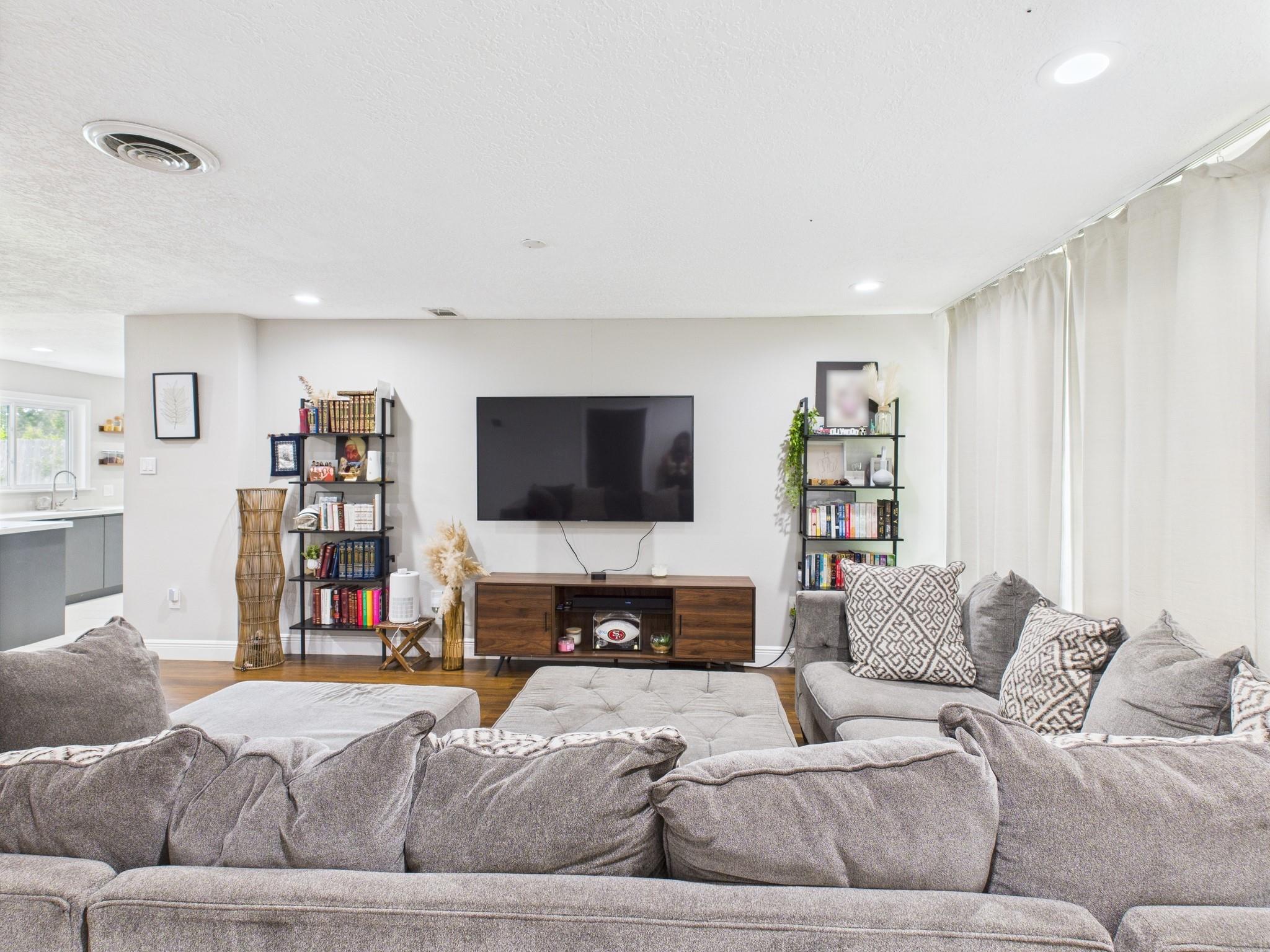 9202 Bintliff Drive, Houston