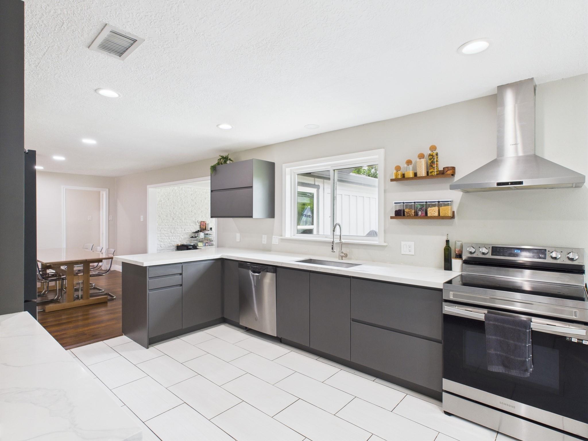 9202 Bintliff Drive, Houston