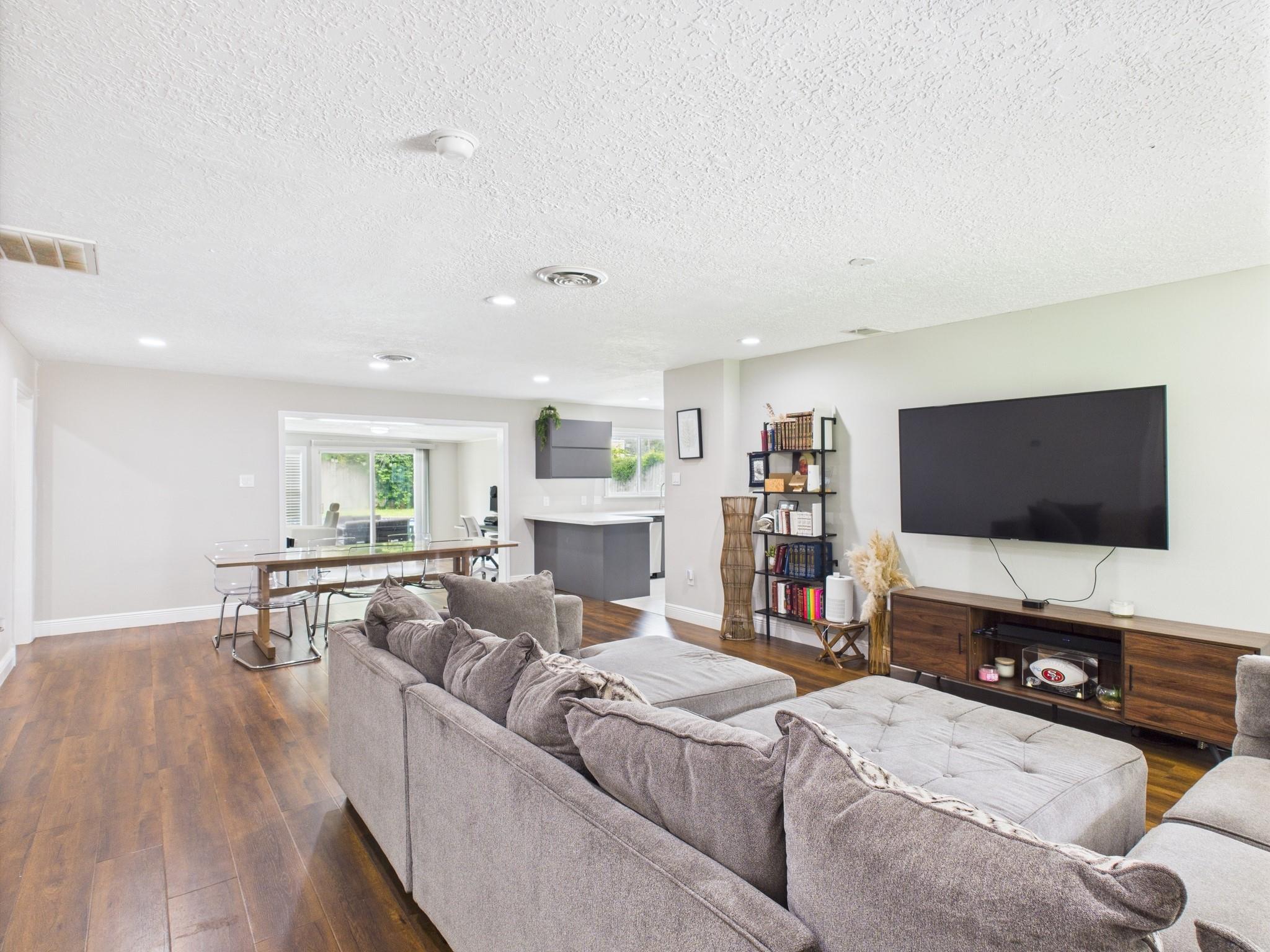 9202 Bintliff Drive, Houston