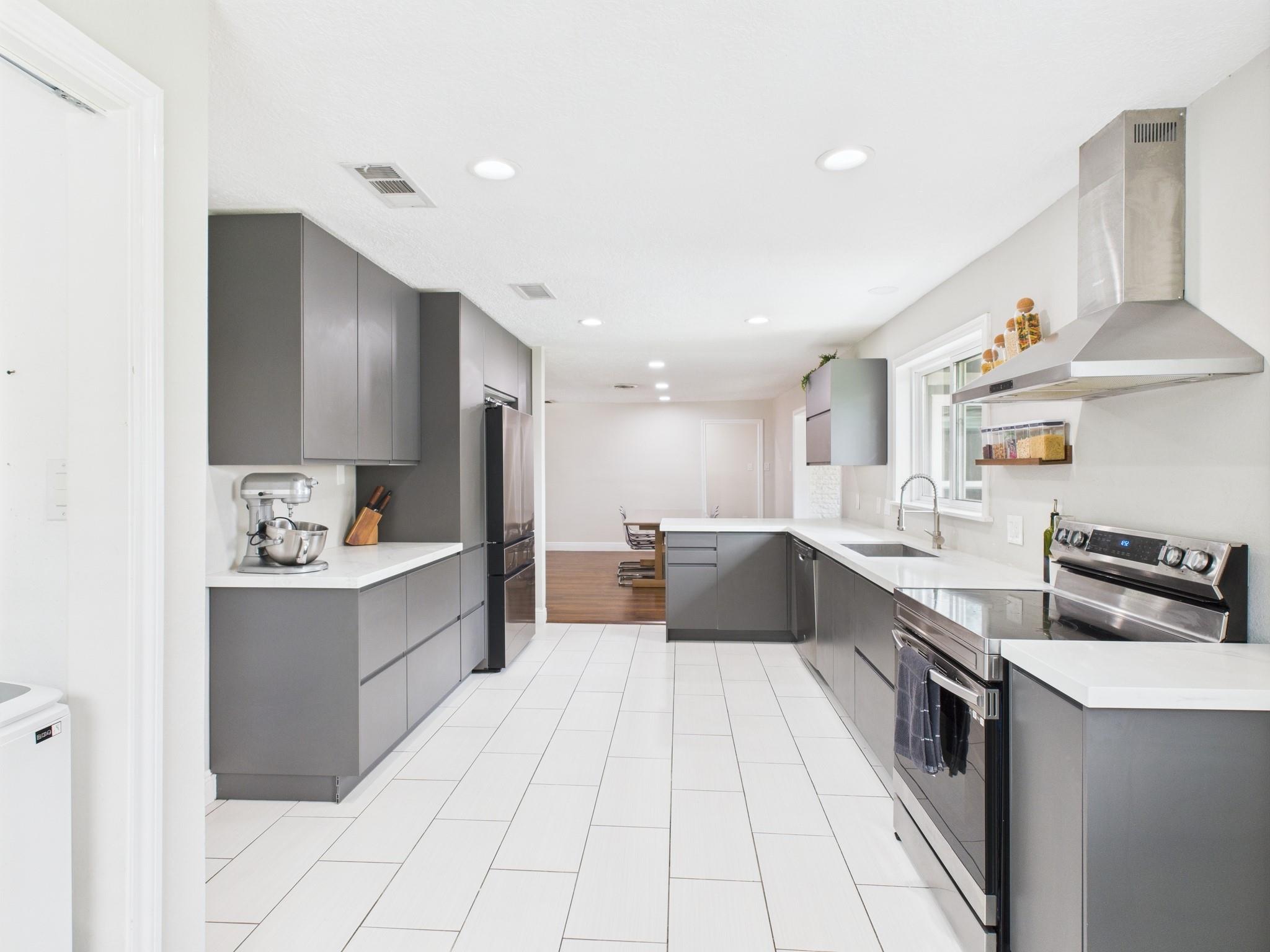 9202 Bintliff Drive, Houston