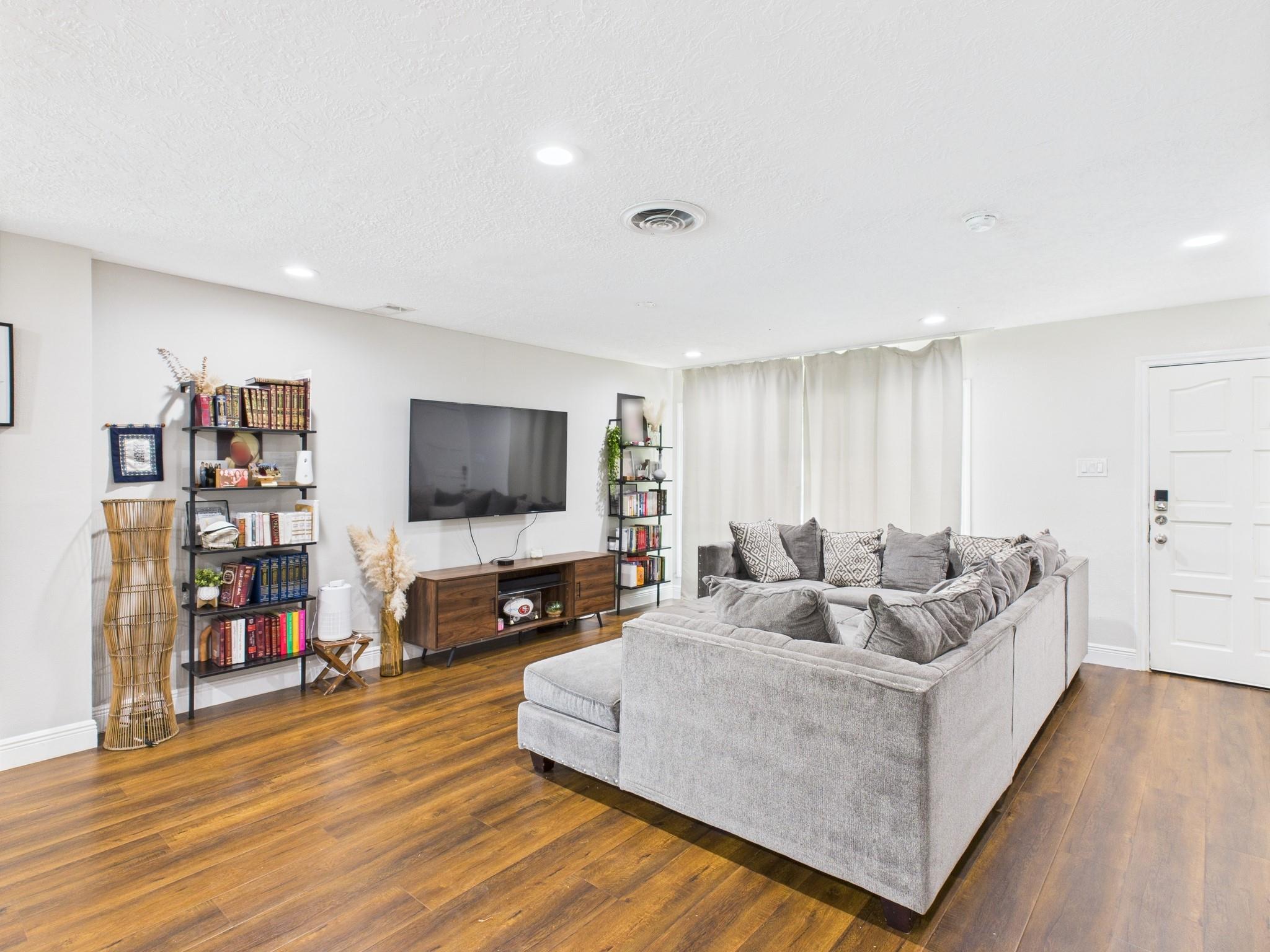 9202 Bintliff Drive, Houston