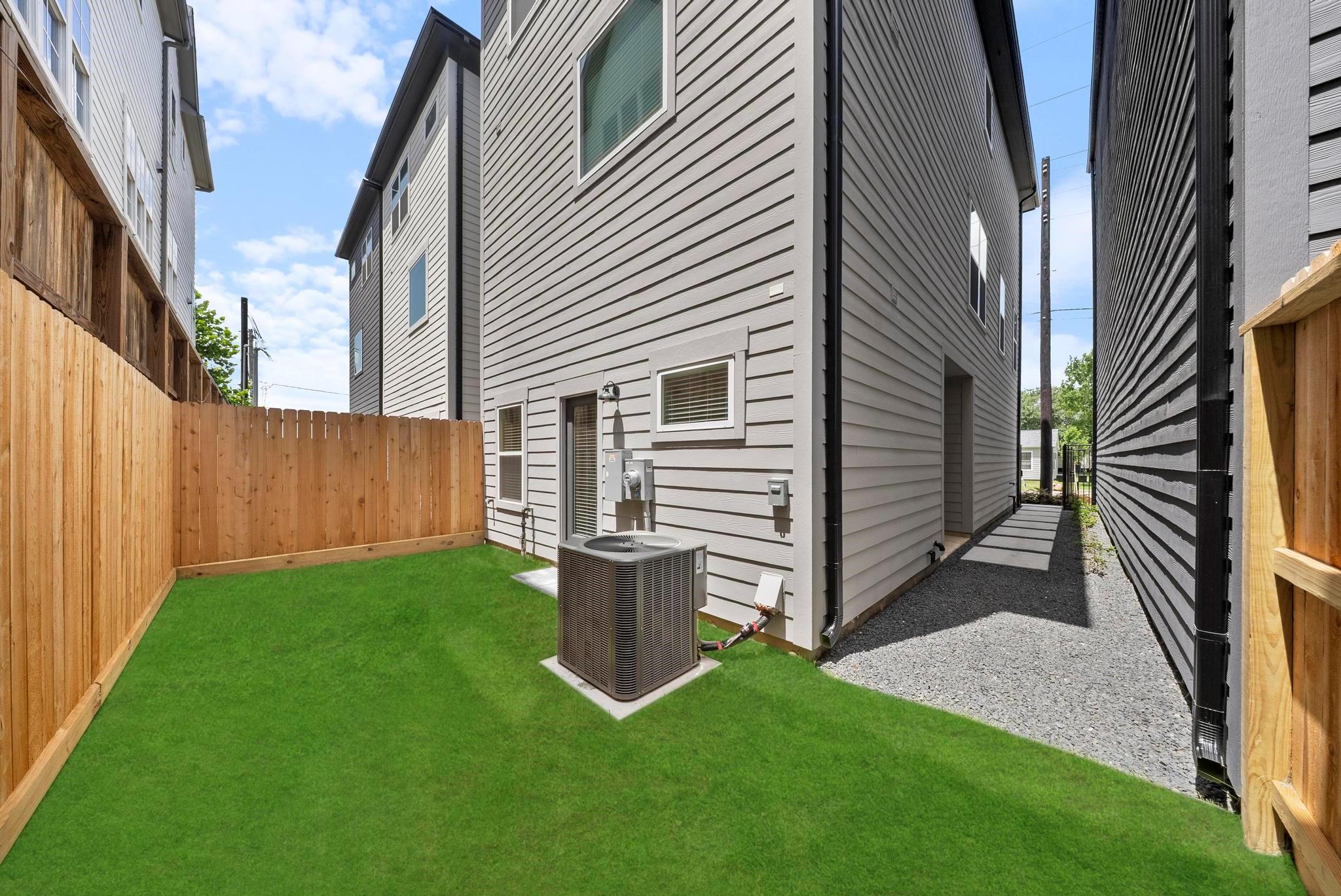 3512 Piney Woods Dr