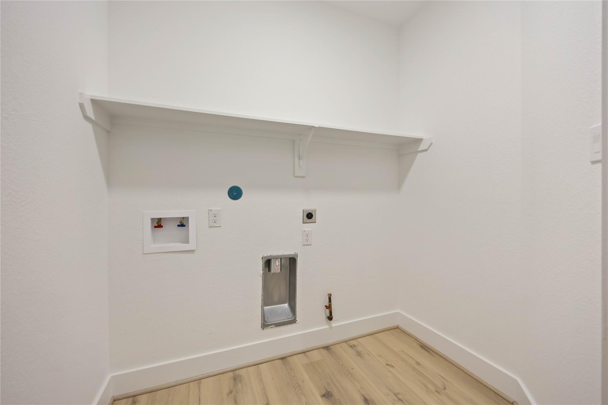 8015 Venus Street Unit: A/B